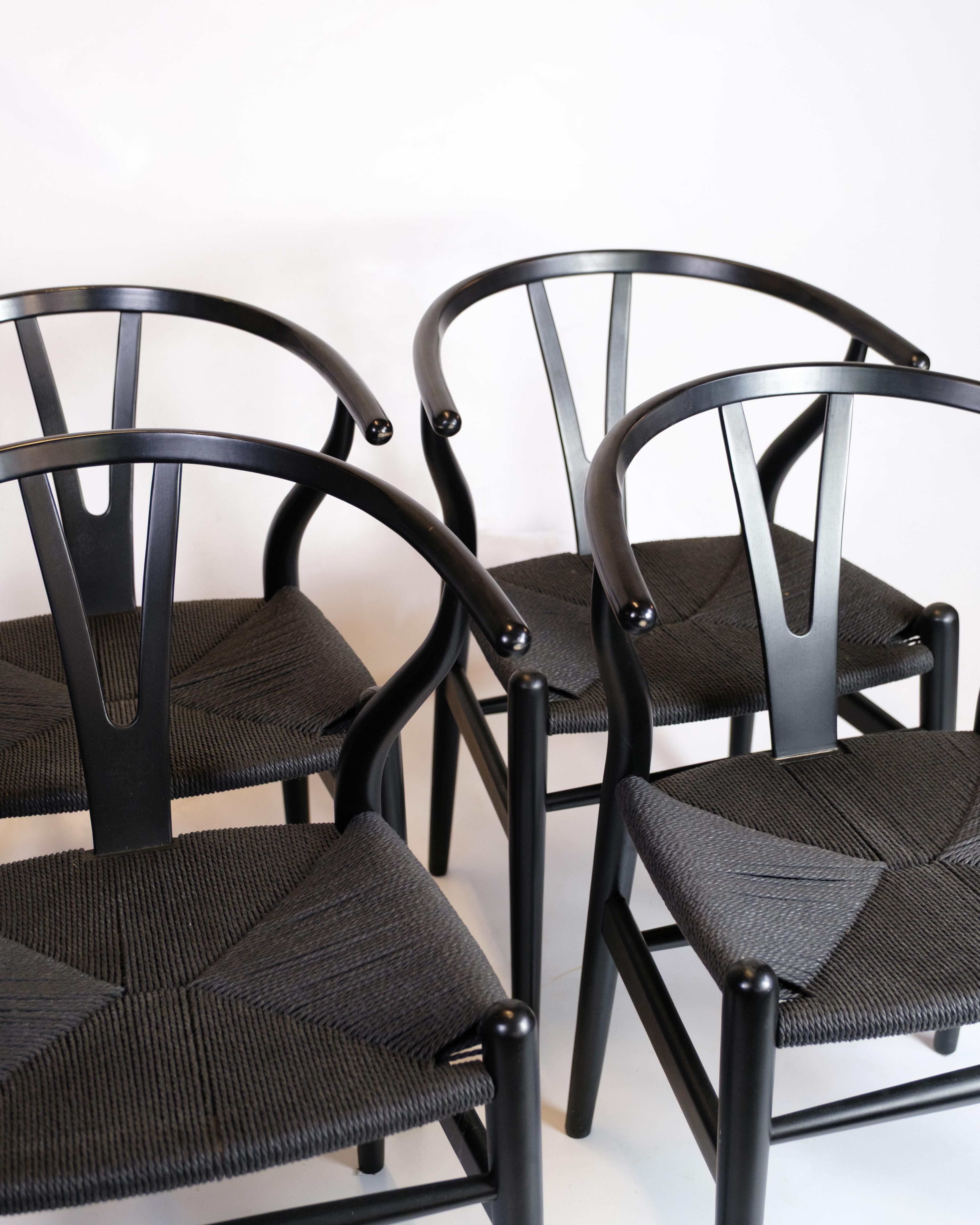 Set di quattro sedie a spina di pesce modello ch24, disegnate da Hans J. Wegner per Carl Hansen & Son. Le sedie sono realizzate in faggio verniciato con vimini di carta nera. 


Le sedie sono in buone condizioni e sono state usate poco.

Chiedi la