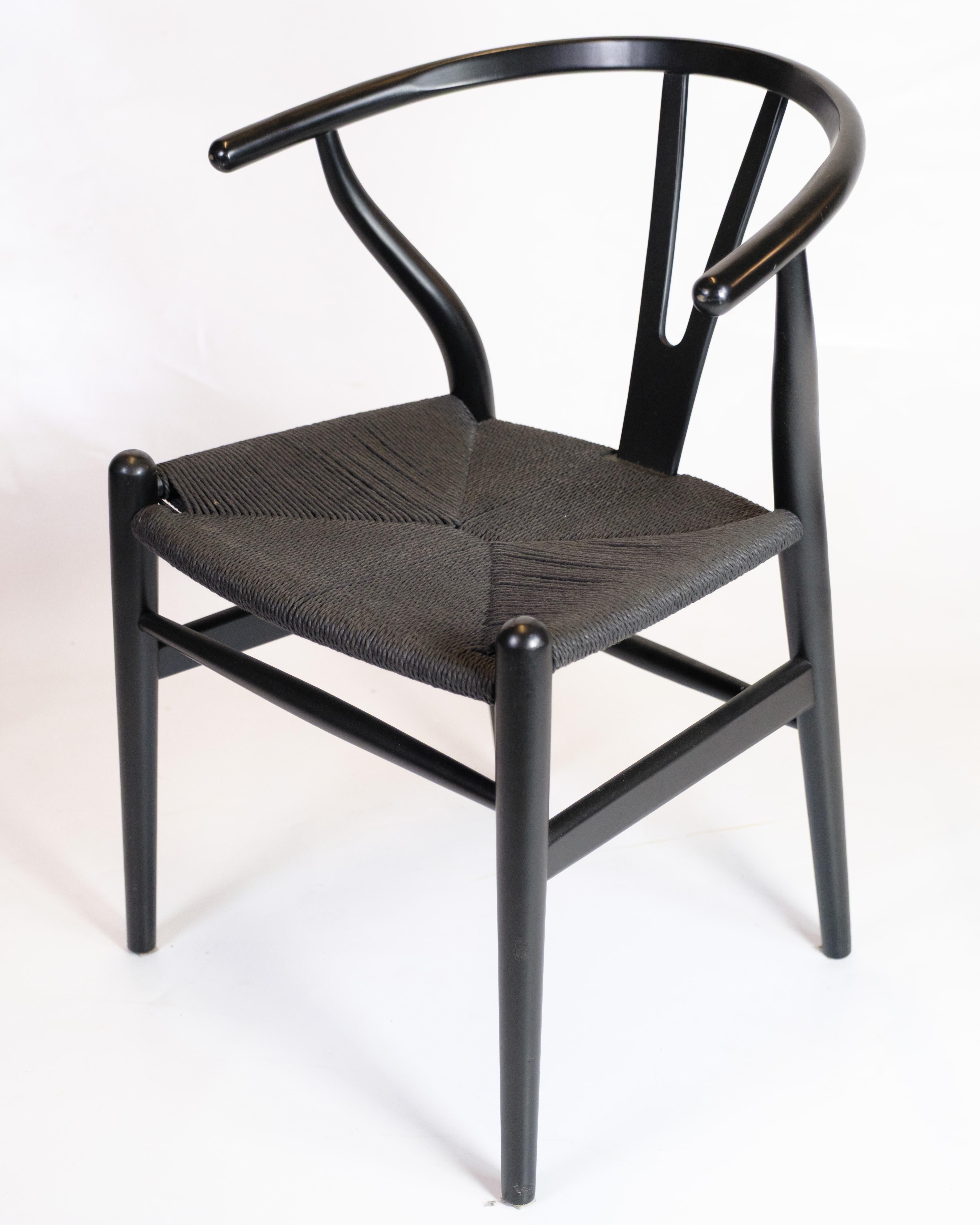 Mid-Century moderno Set di quattro sedie Wishbone modello CH24 in nero di Hans J. Wegner in vendita