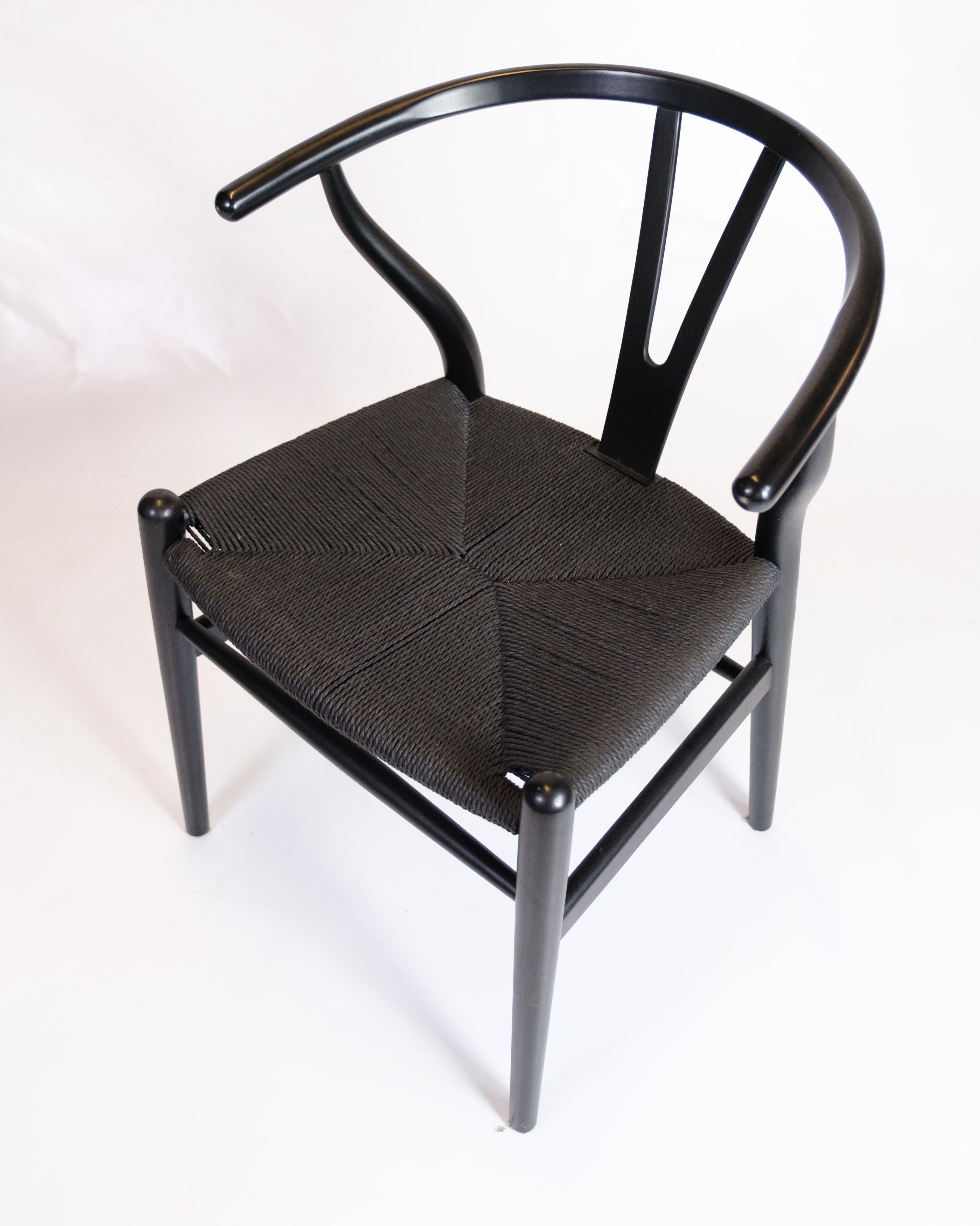 Set di quattro sedie Wishbone modello CH24 in nero di Hans J. Wegner In condizioni buone in vendita a Lejre, DK