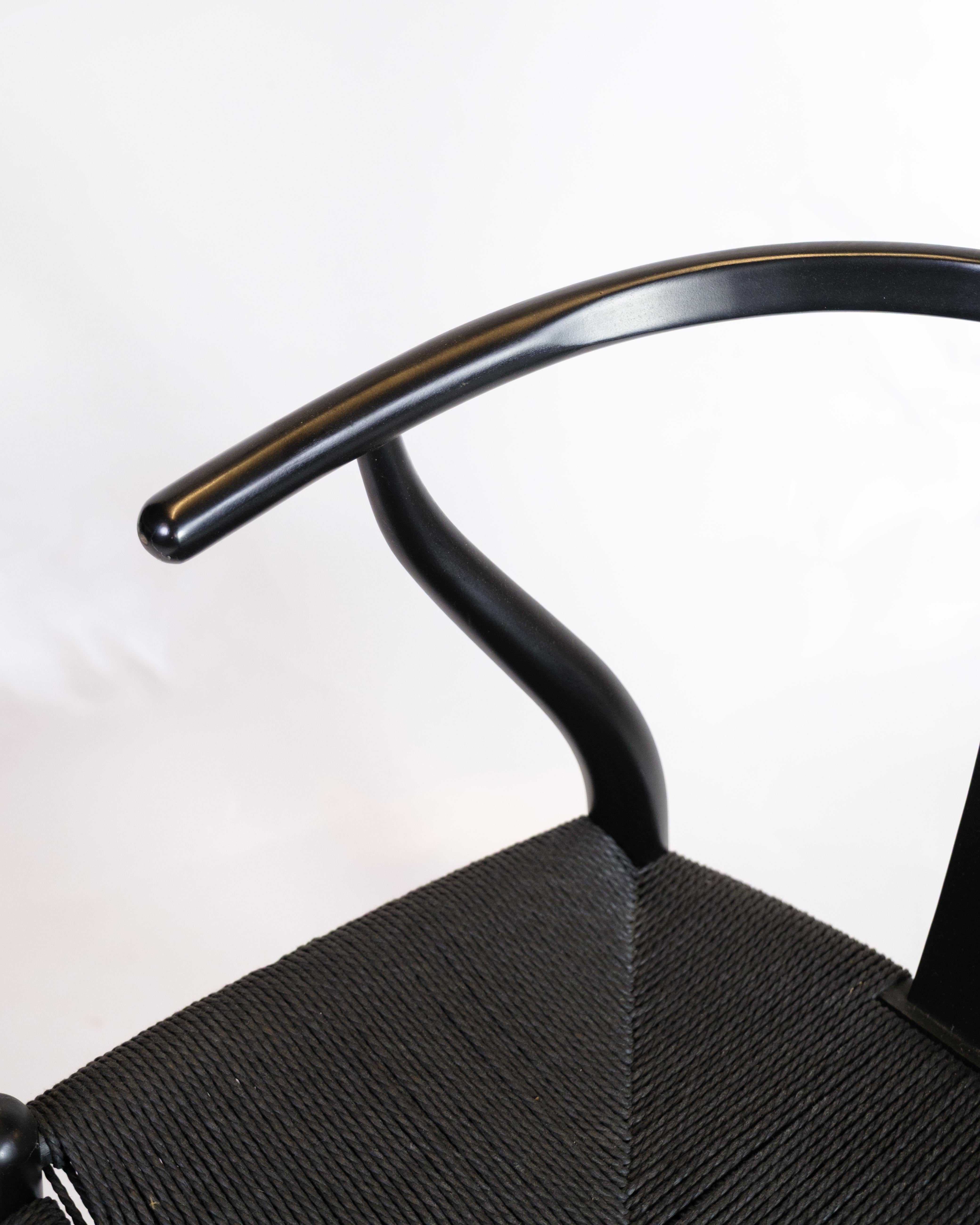 XXI secolo e contemporaneo Set di quattro sedie Wishbone modello CH24 in nero di Hans J. Wegner in vendita