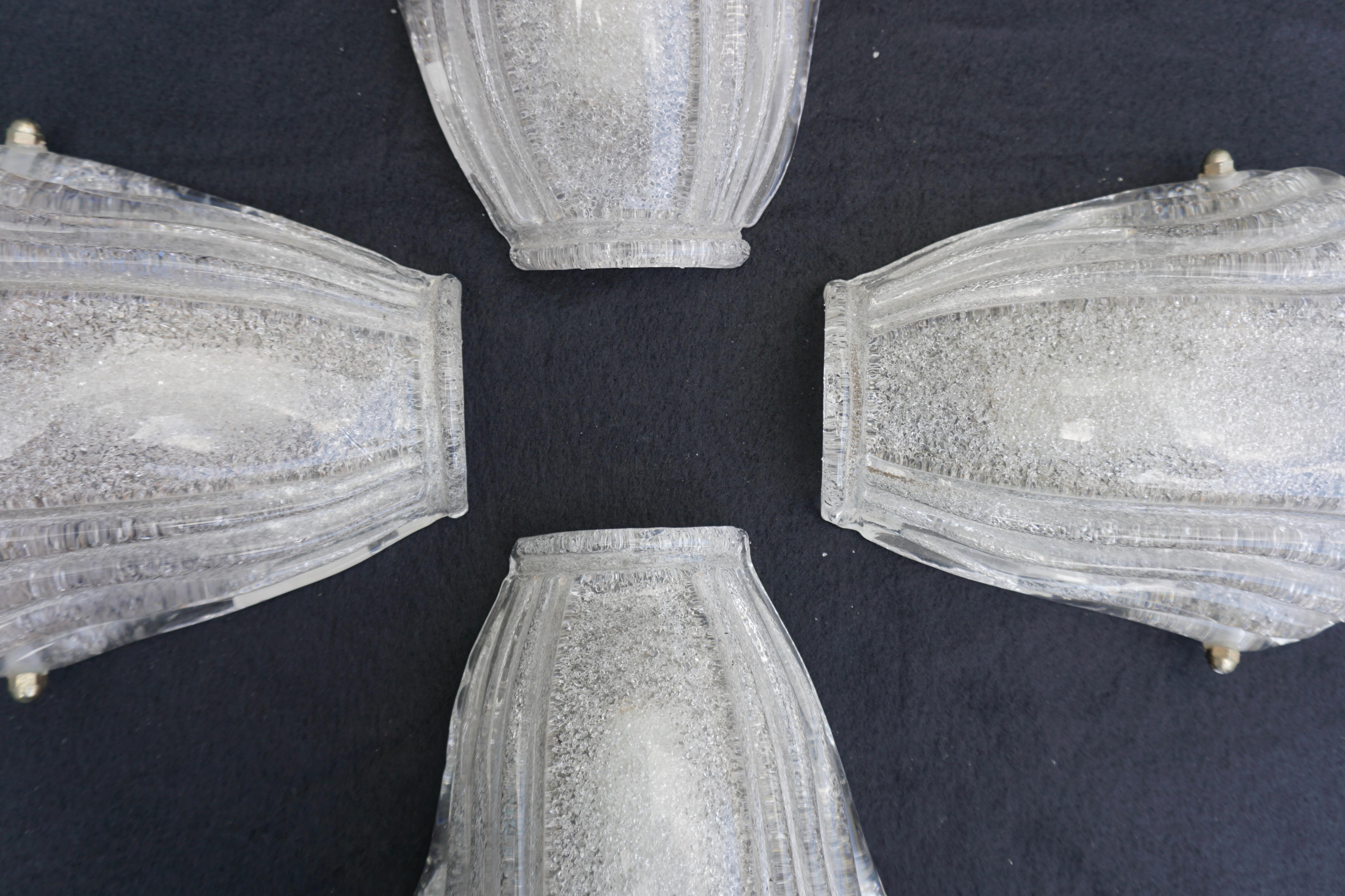 Set von vier wunderbaren Wandleuchten aus Muranoglas mit Blattmotiven (Messing) im Angebot