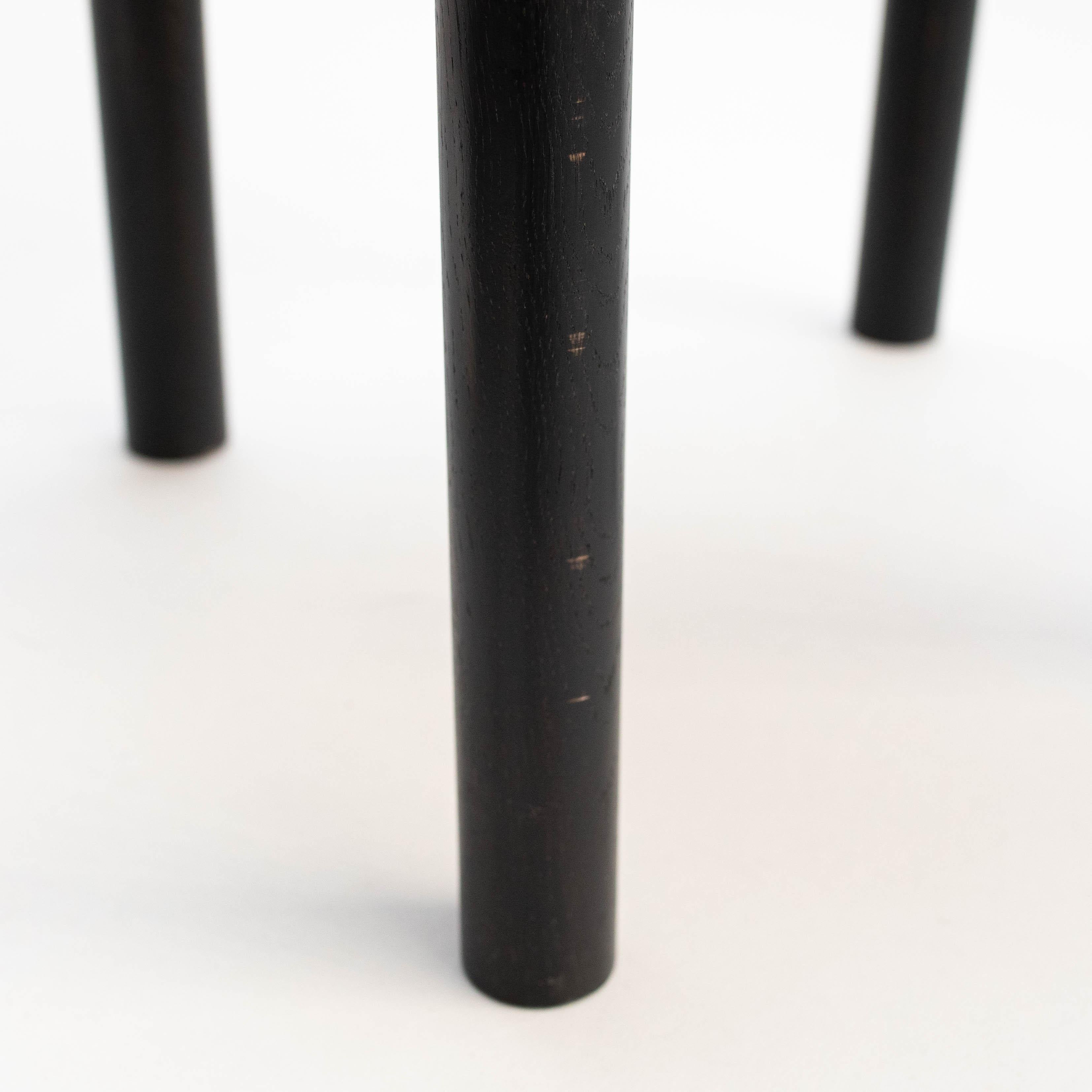 Ensemble de quatre chaises en bois et rotin d'après Charlotte Perriand - Circa 1980 en vente 5
