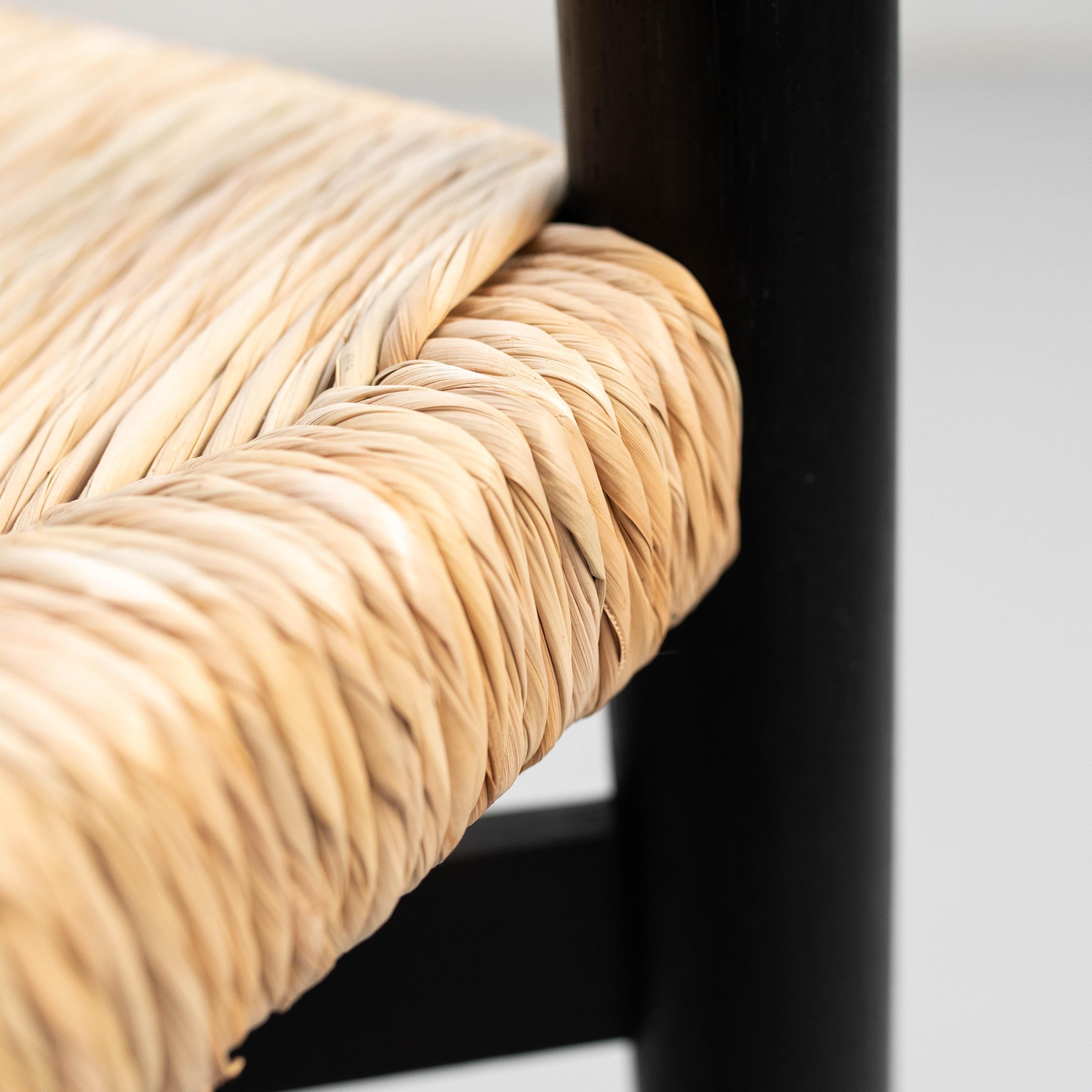 Ensemble de quatre chaises en bois et rotin d'après Charlotte Perriand - Circa 1980 en vente 9