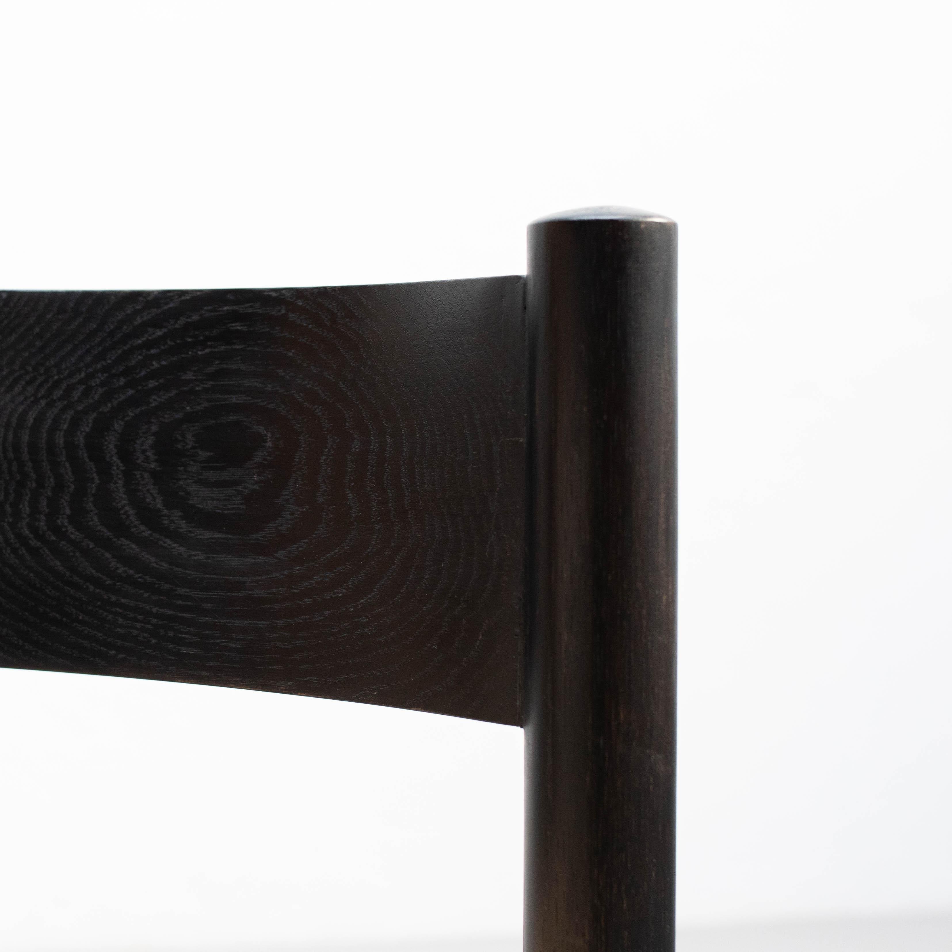 Ensemble de quatre chaises en bois et rotin d'après Charlotte Perriand - Circa 1980 en vente 2