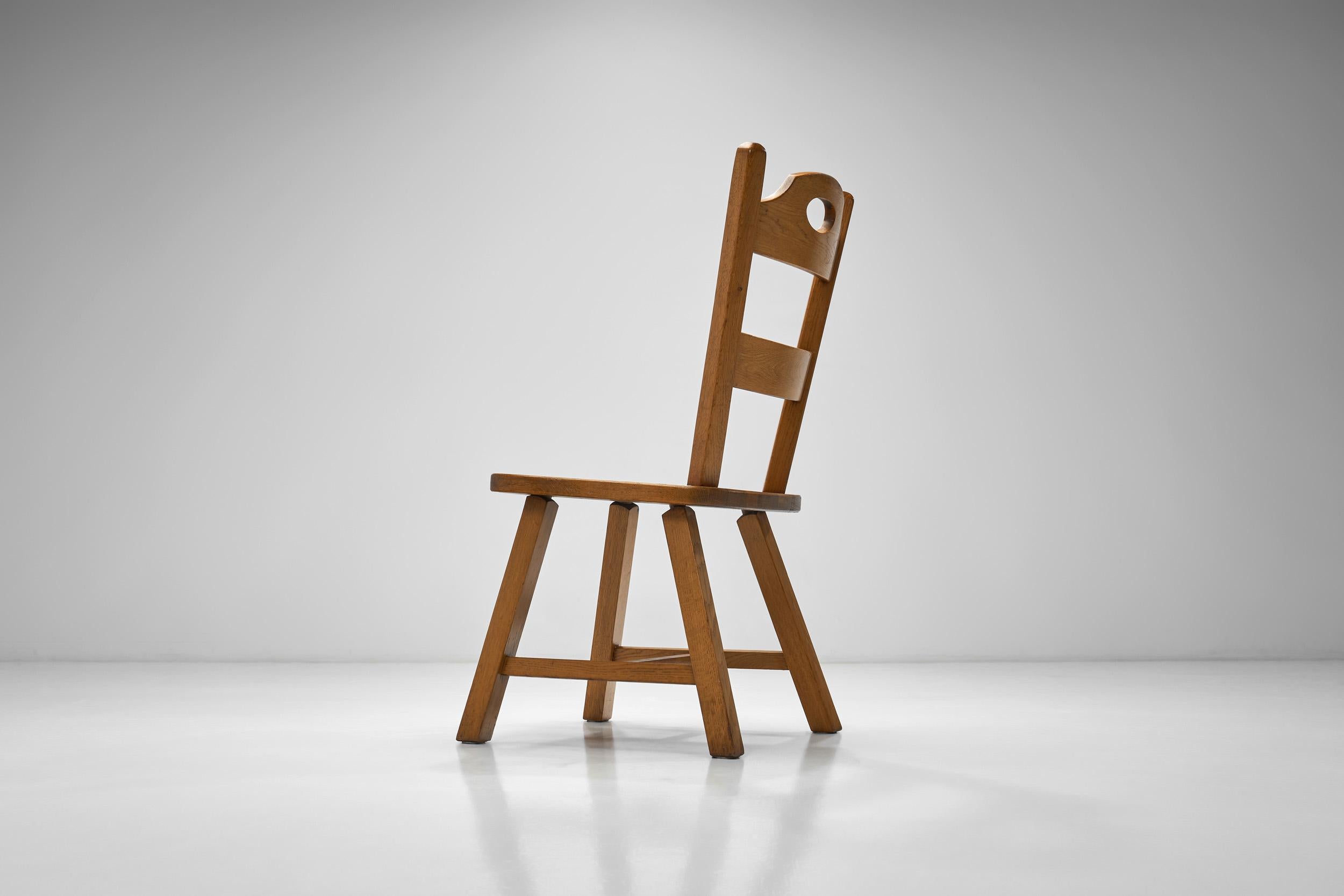 Ensemble de quatre chaises de salle à manger brutalistes en bois, Europe 20ème siècle en vente 3