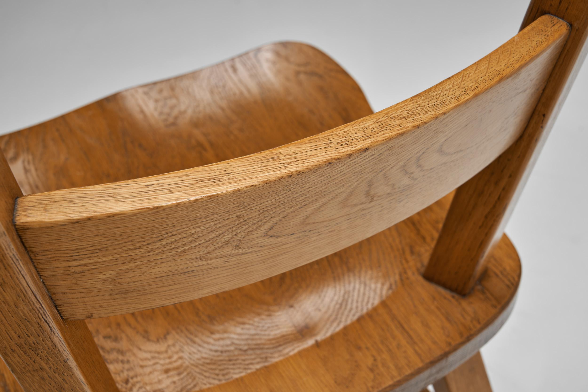 Ensemble de quatre chaises de salle à manger brutalistes en bois, Europe 20ème siècle en vente 4