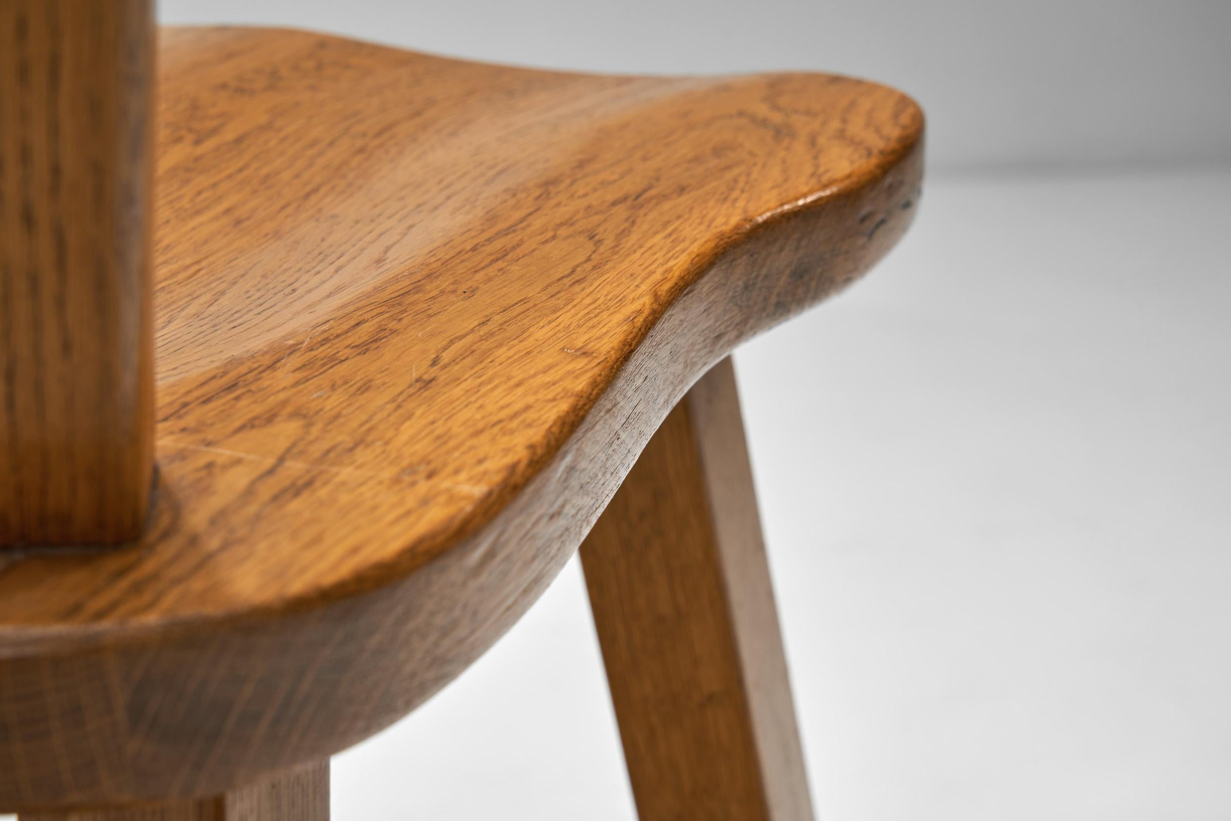 Ensemble de quatre chaises de salle à manger brutalistes en bois, Europe 20ème siècle en vente 5