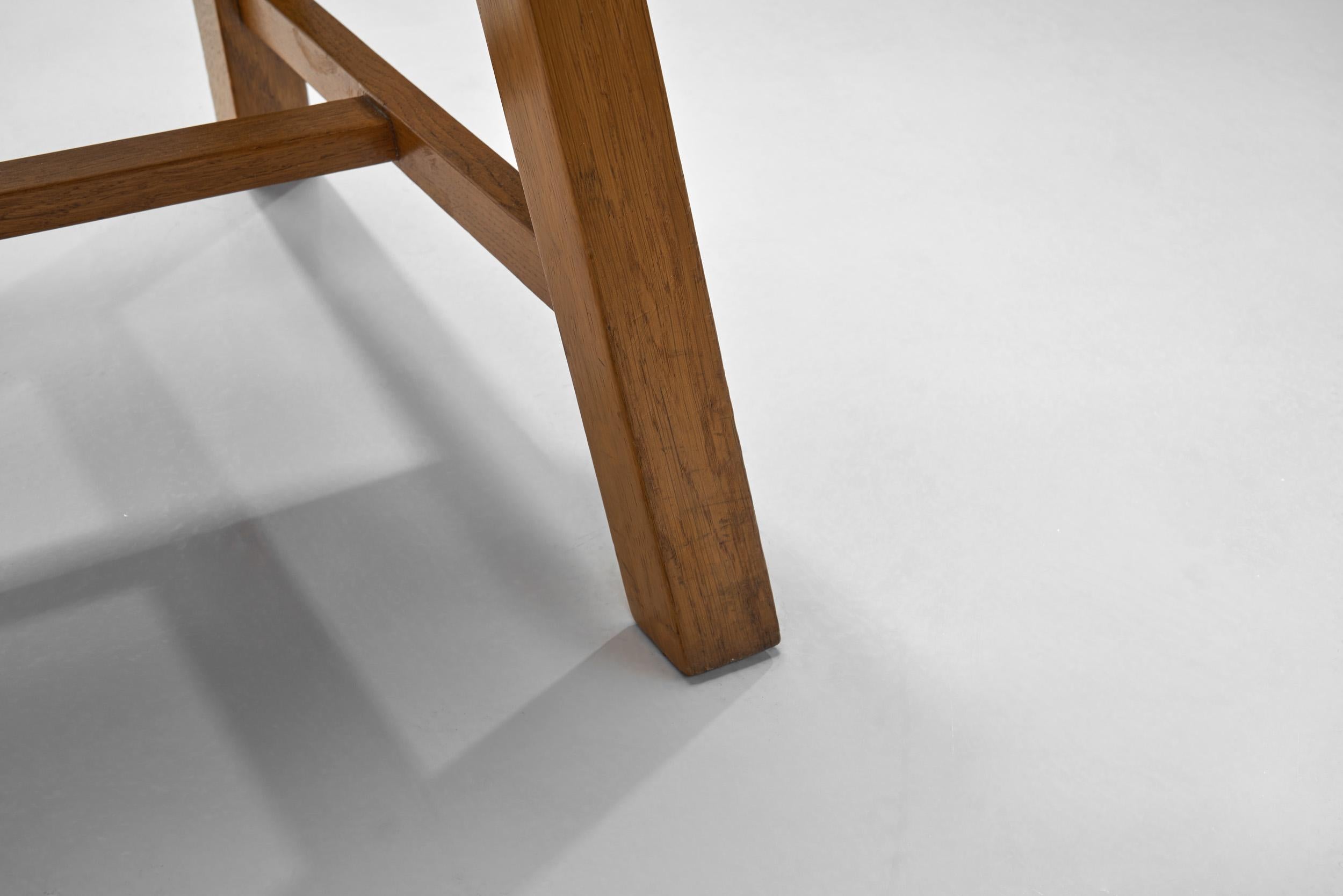 Ensemble de quatre chaises de salle à manger brutalistes en bois, Europe 20ème siècle en vente 8