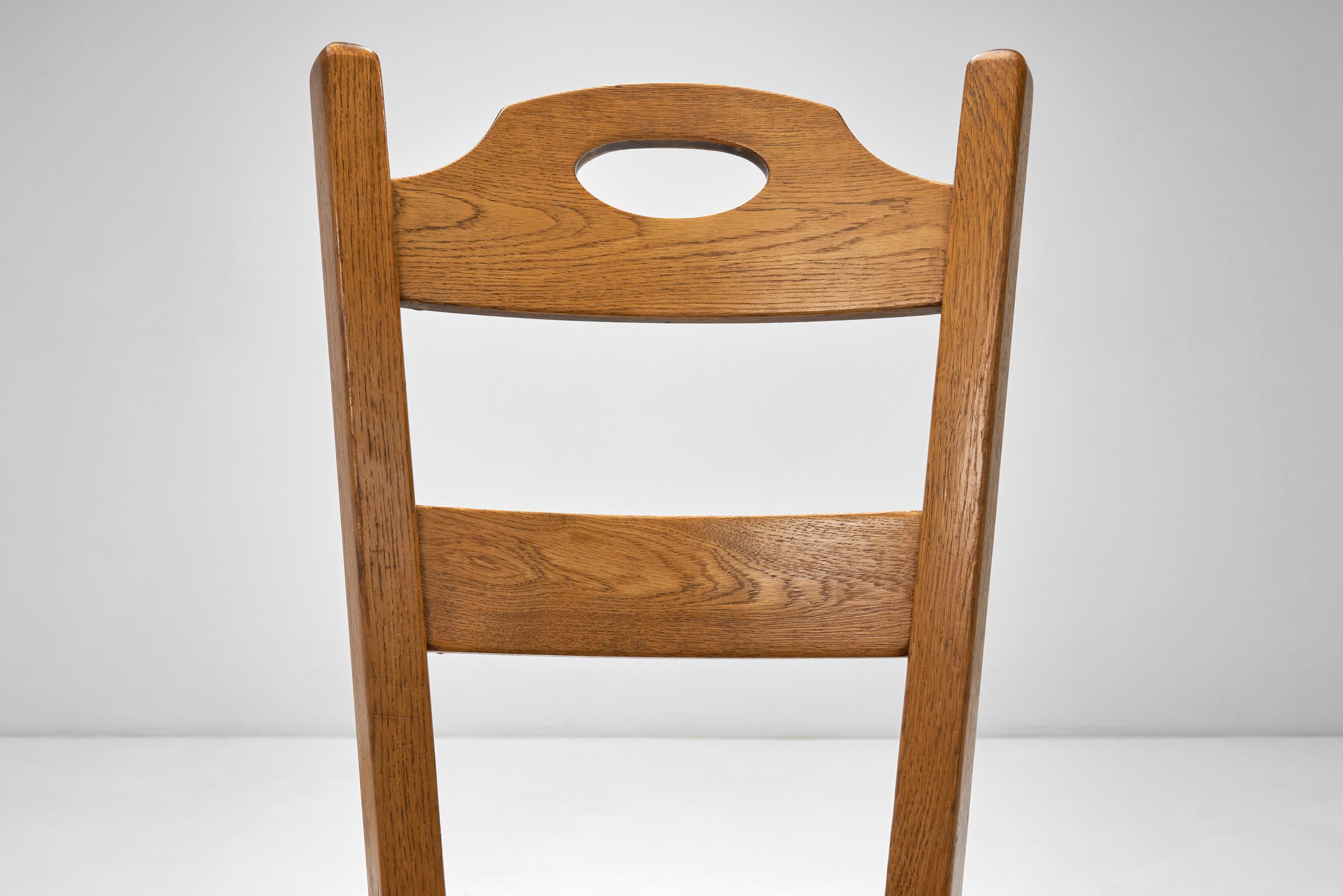 Ensemble de quatre chaises de salle à manger brutalistes en bois, Europe 20ème siècle en vente 1