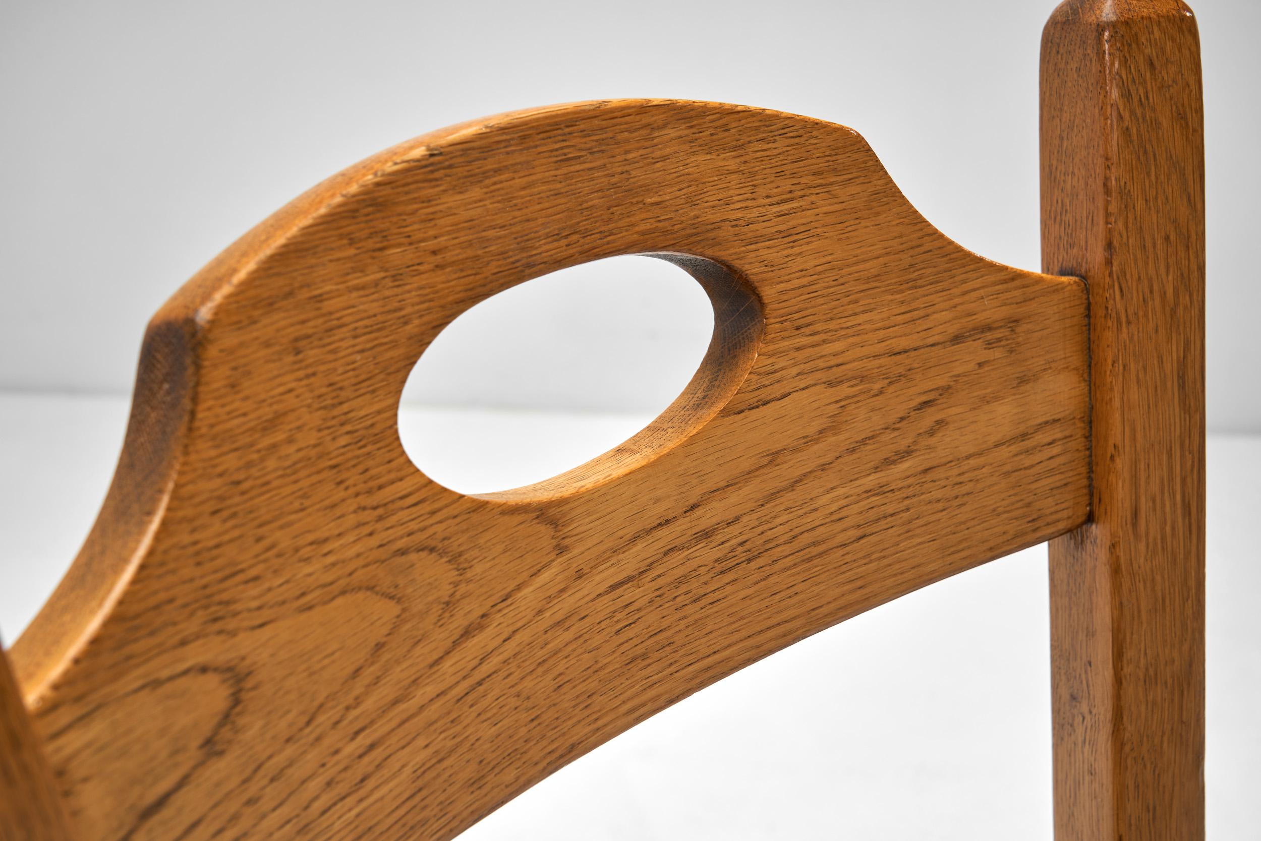 Ensemble de quatre chaises de salle à manger brutalistes en bois, Europe 20ème siècle en vente 2