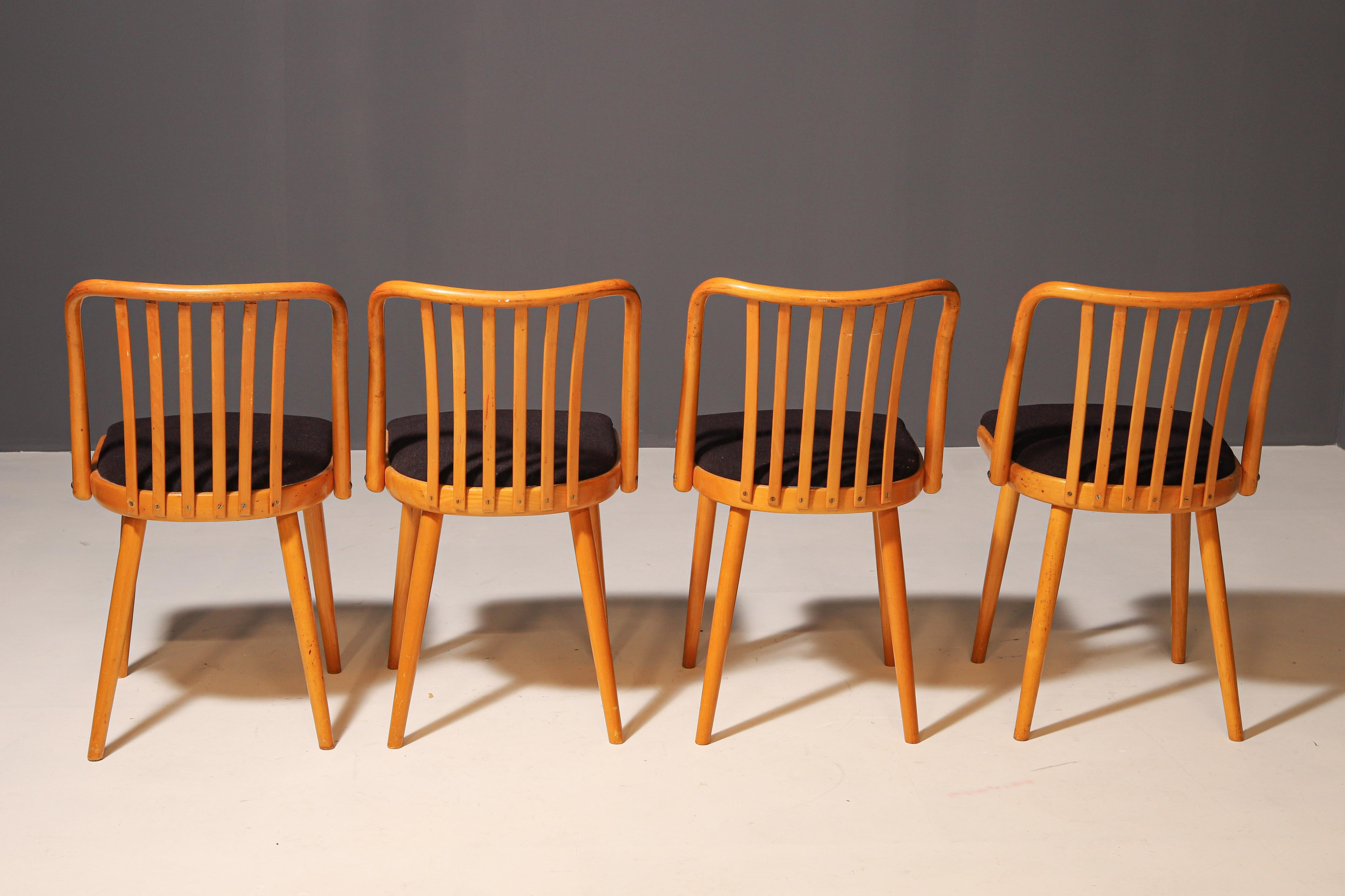 20ième siècle Ensemble de quatre chaises en bois  Antonín Šuman, 20e siècle en vente
