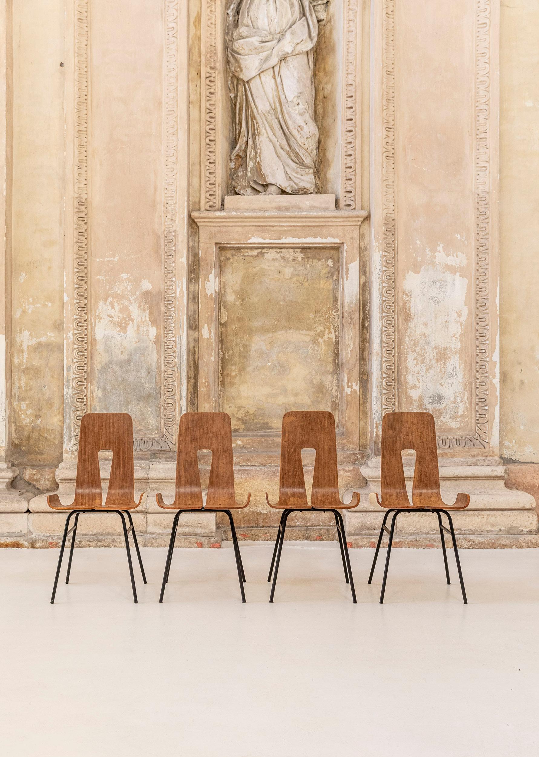 Set of Four Wooden Chairs by Carlo Ratti In Excellent Condition In Piacenza, Italy