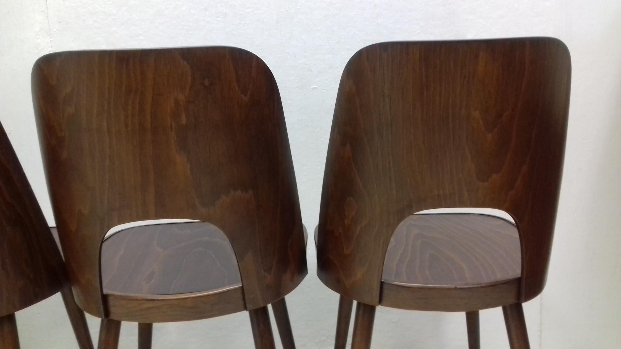 Satz von vier Holzstühlen:: entworfen von Oswald Haerdtl:: 1950er Jahre im Angebot 2
