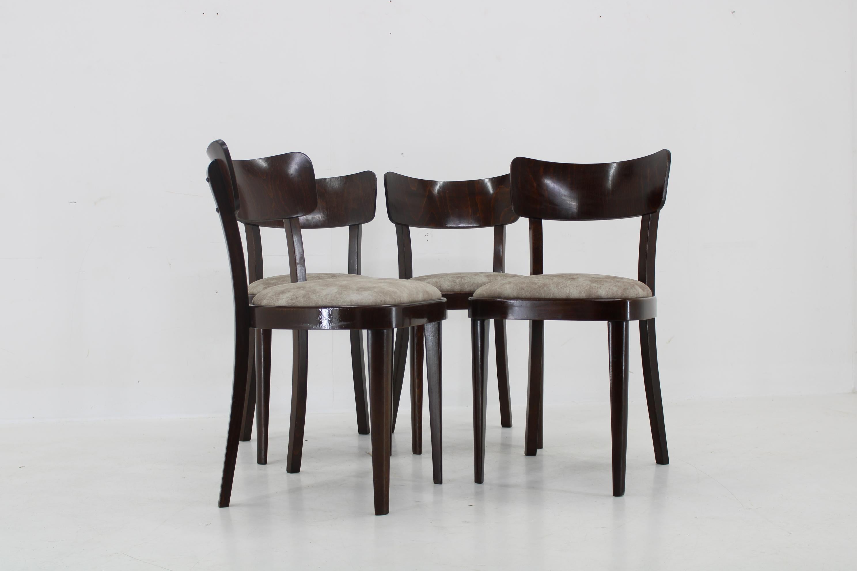 Set di quattro sedie in legno, Thonet, anni '50 In condizioni buone in vendita a Praha, CZ