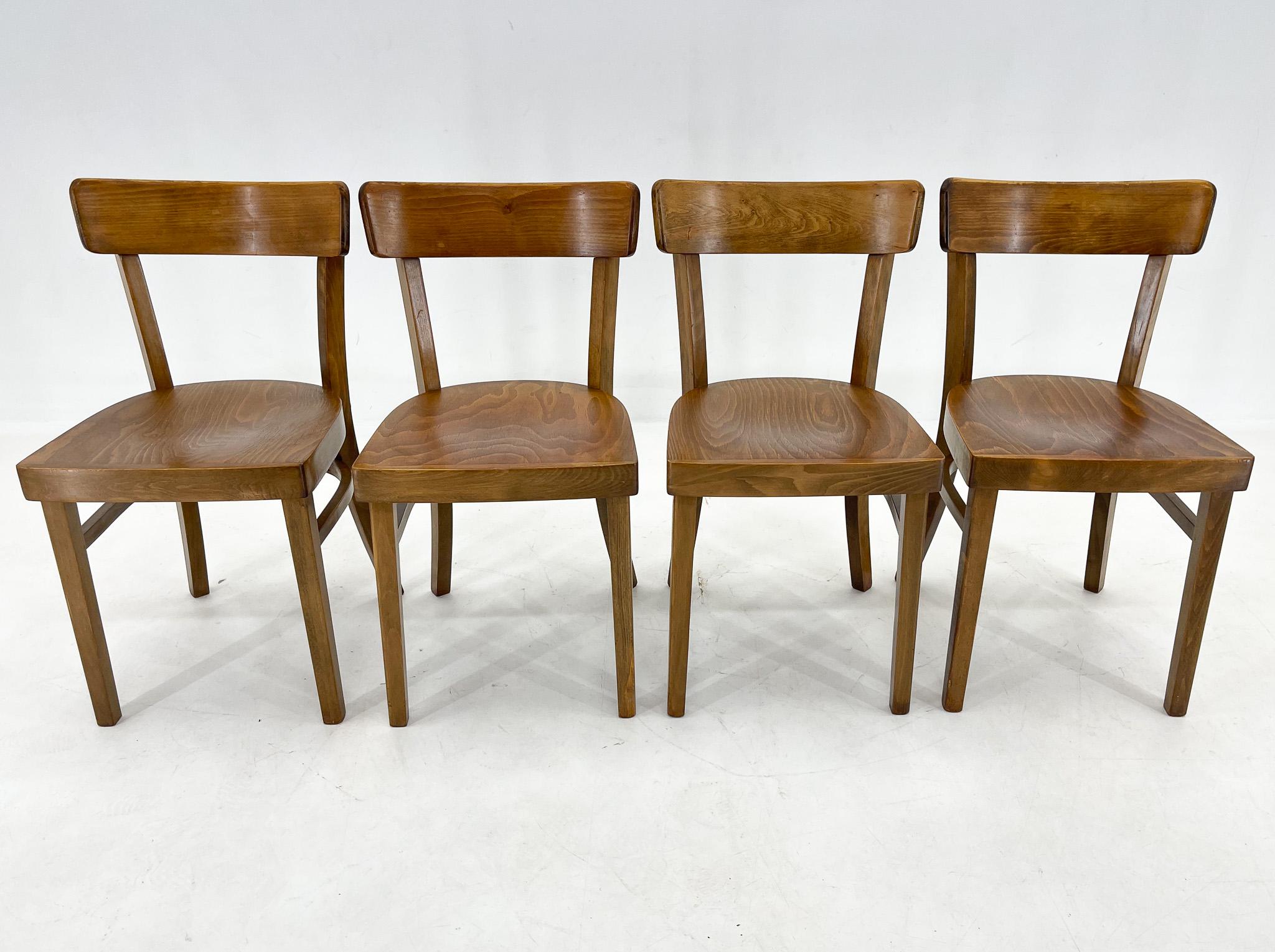 Satz von vier Holzstühlen aus Holz, Tschechoslowakei, 1960er Jahre (Tschechisch) im Angebot