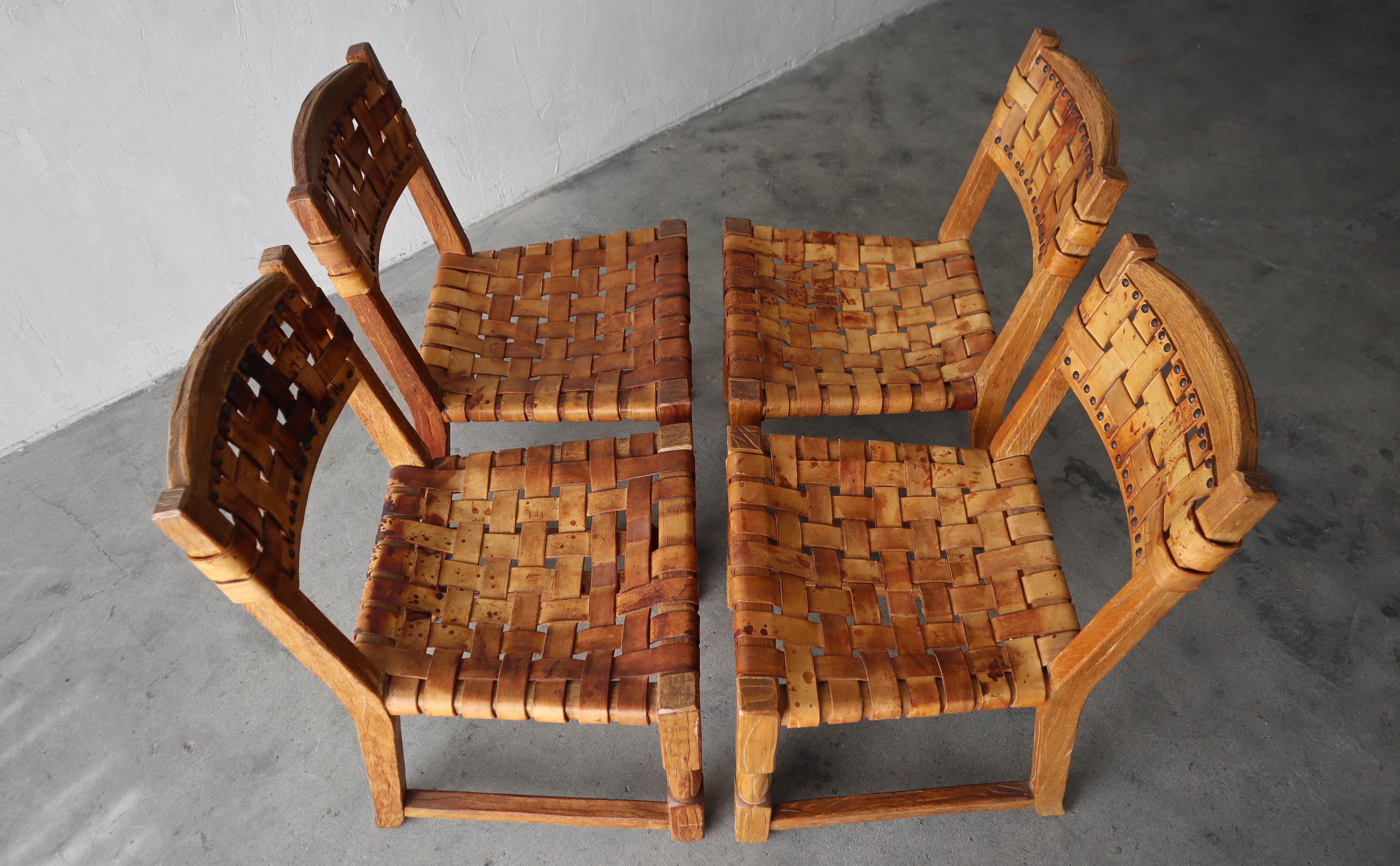 20ième siècle Ensemble de quatre chaises de salle à manger en cuir tissé en vente