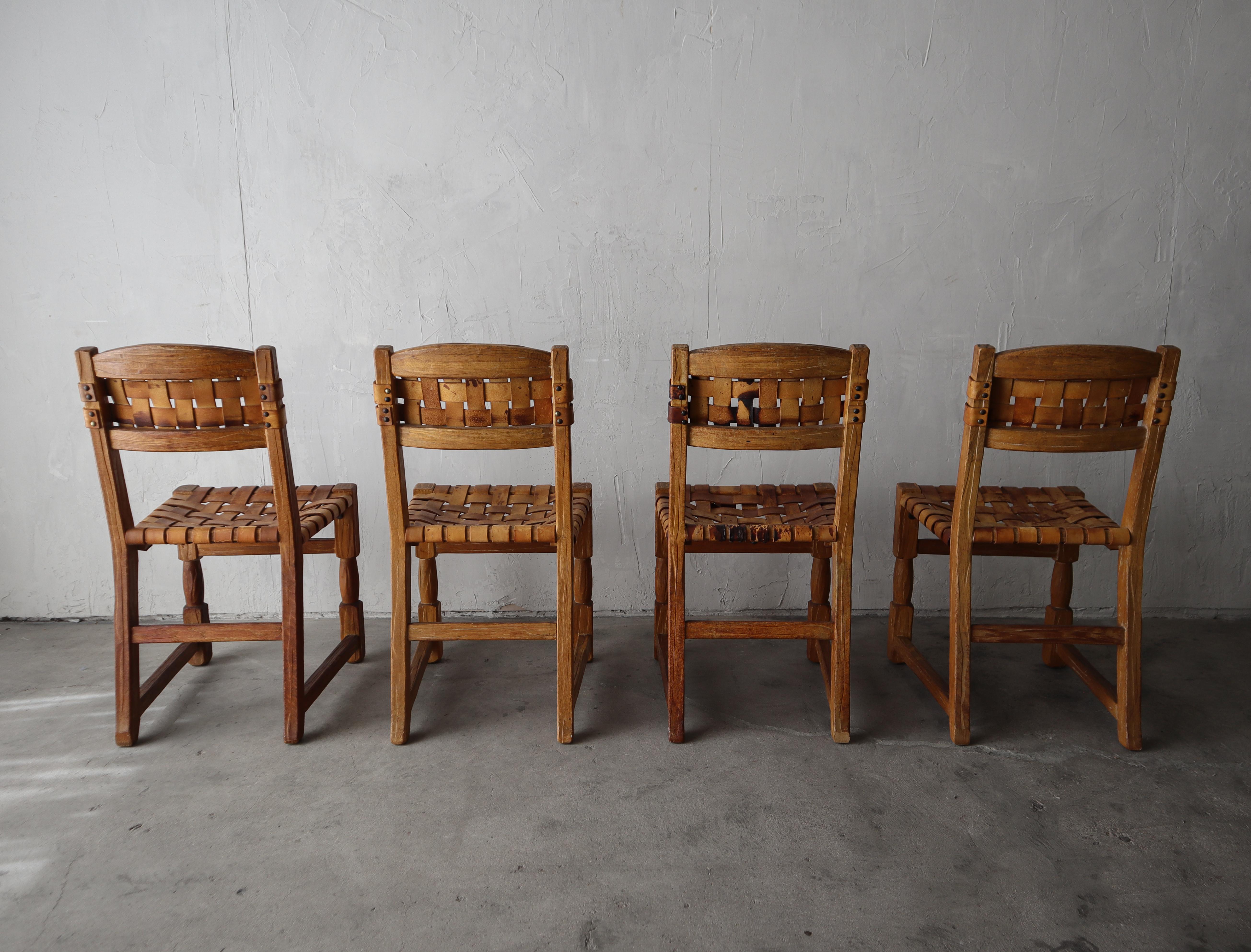 Cuir Ensemble de quatre chaises de salle à manger en cuir tissé en vente