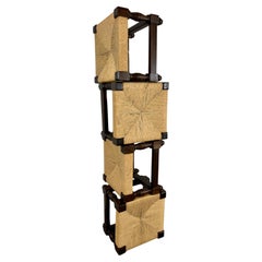 Set aus vier gewebten Binsenhockern