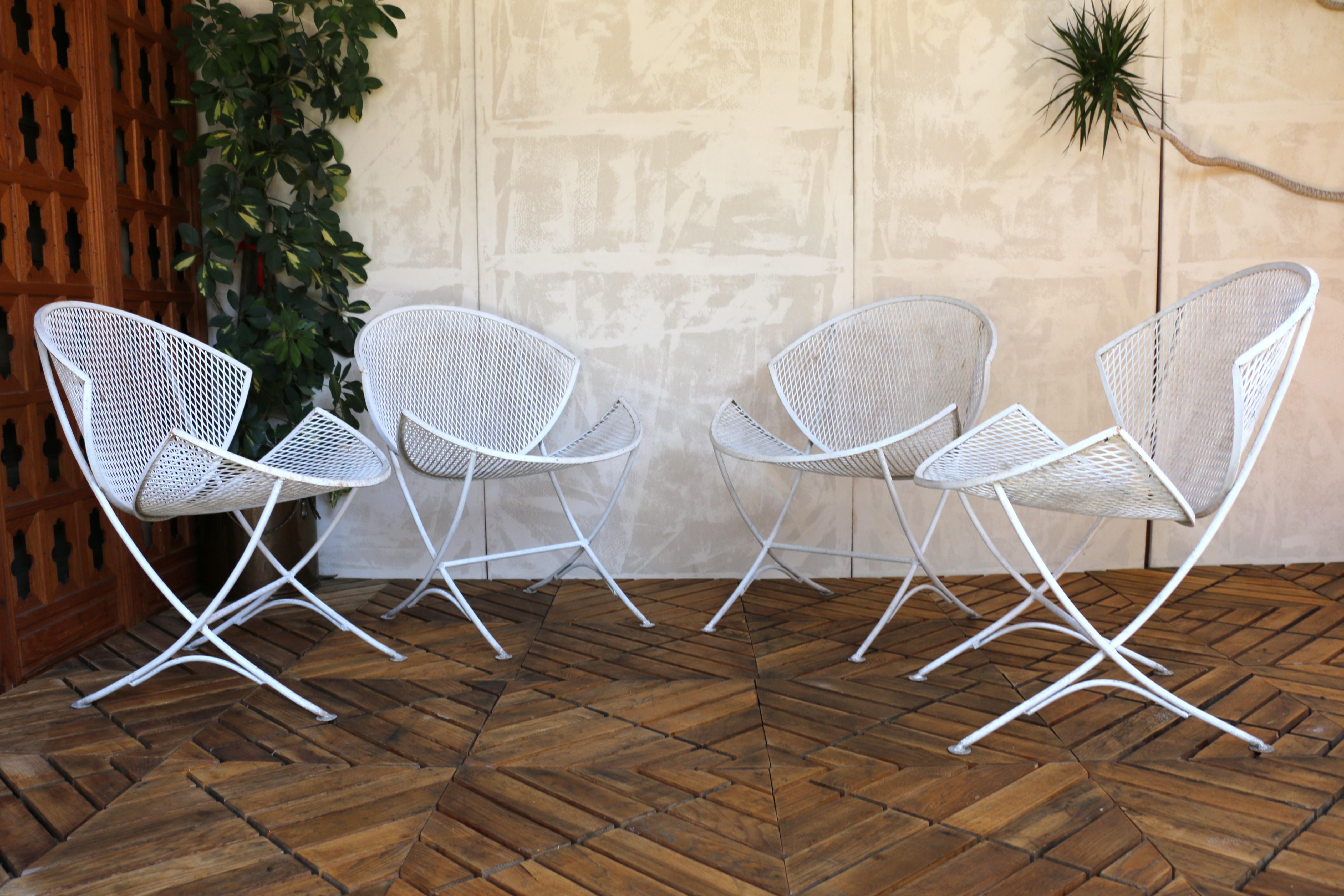 Mid-Century Modern Set of Four Wrought Iron Patio Chairs by Maurizio Tempestini for Salterini For Sale