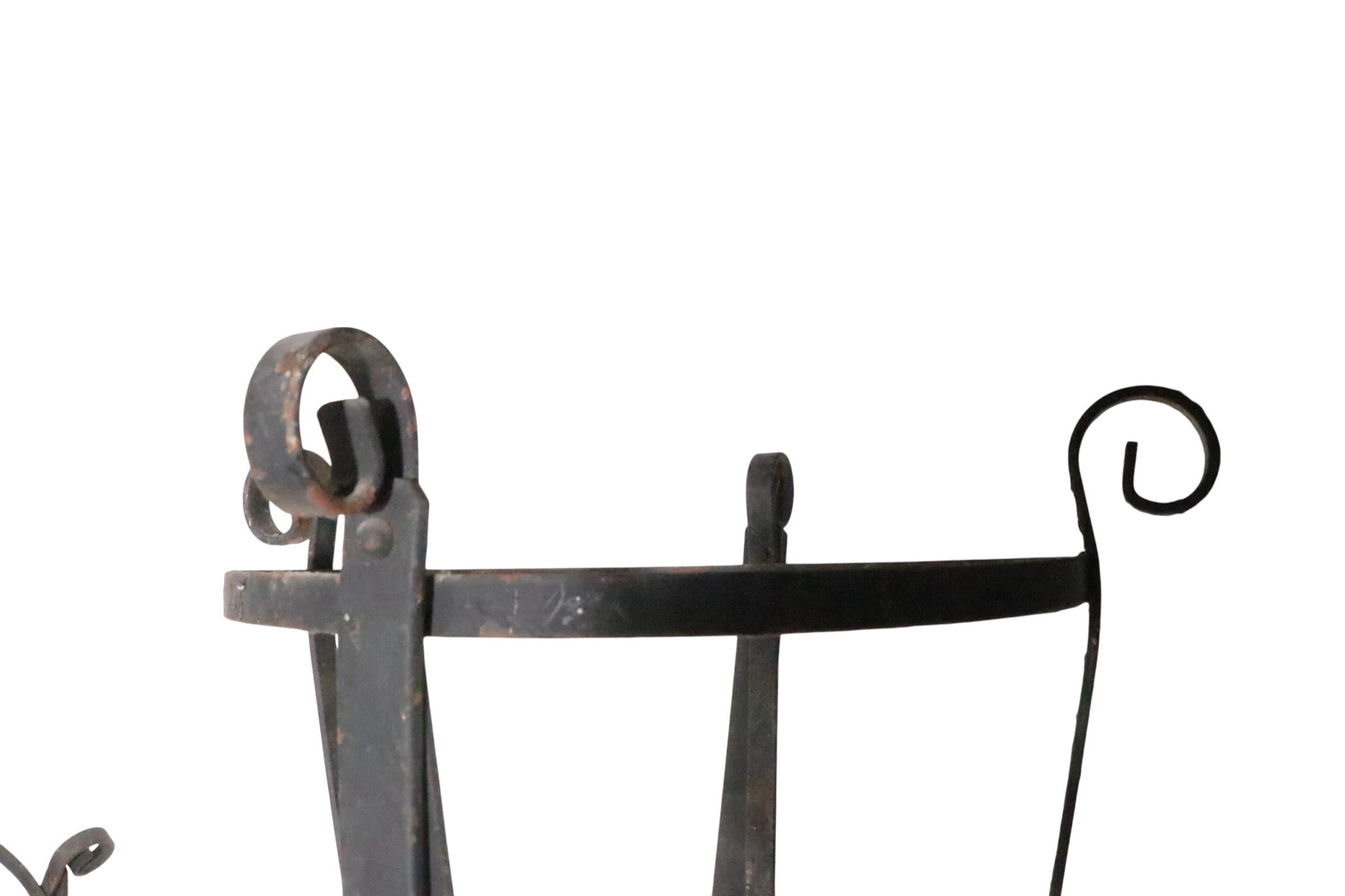 Set di quattro supporti per piante in ferro battuto in vendita 9