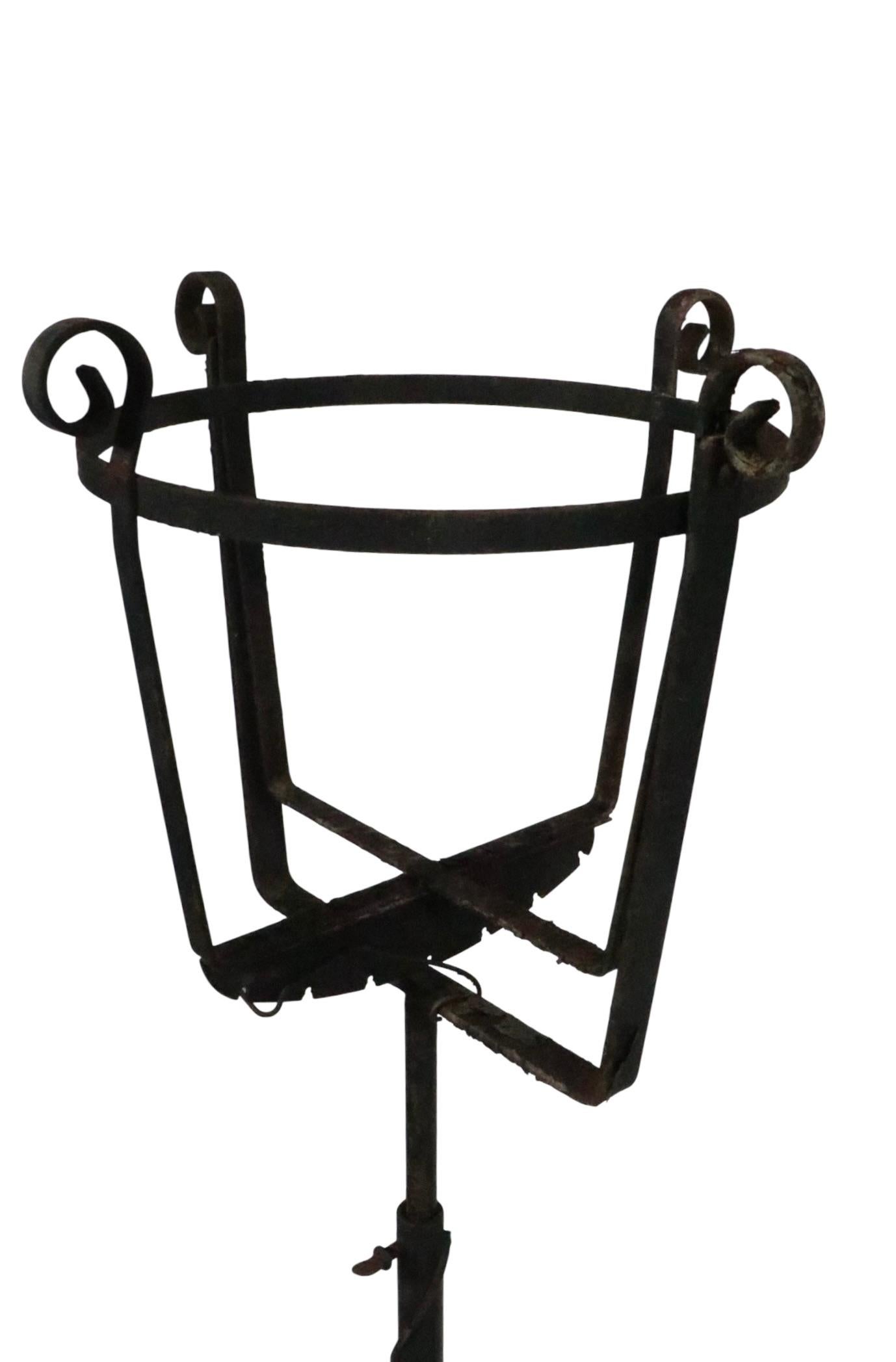 Ferro battuto Set di quattro supporti per piante in ferro battuto in vendita