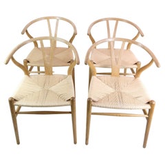 Ensemble de quatre chaises y, modèle CH24, conçues par Hans J. Wegner en chêne 