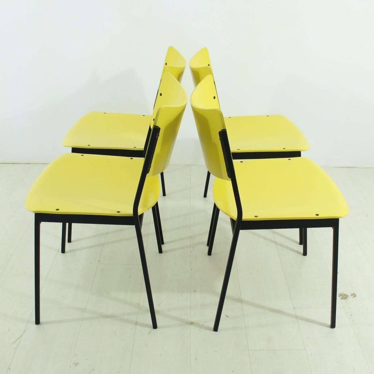 Set of Four Yellow 1960s Vintage Chairs In Excellent Condition In Freiburg, DE
