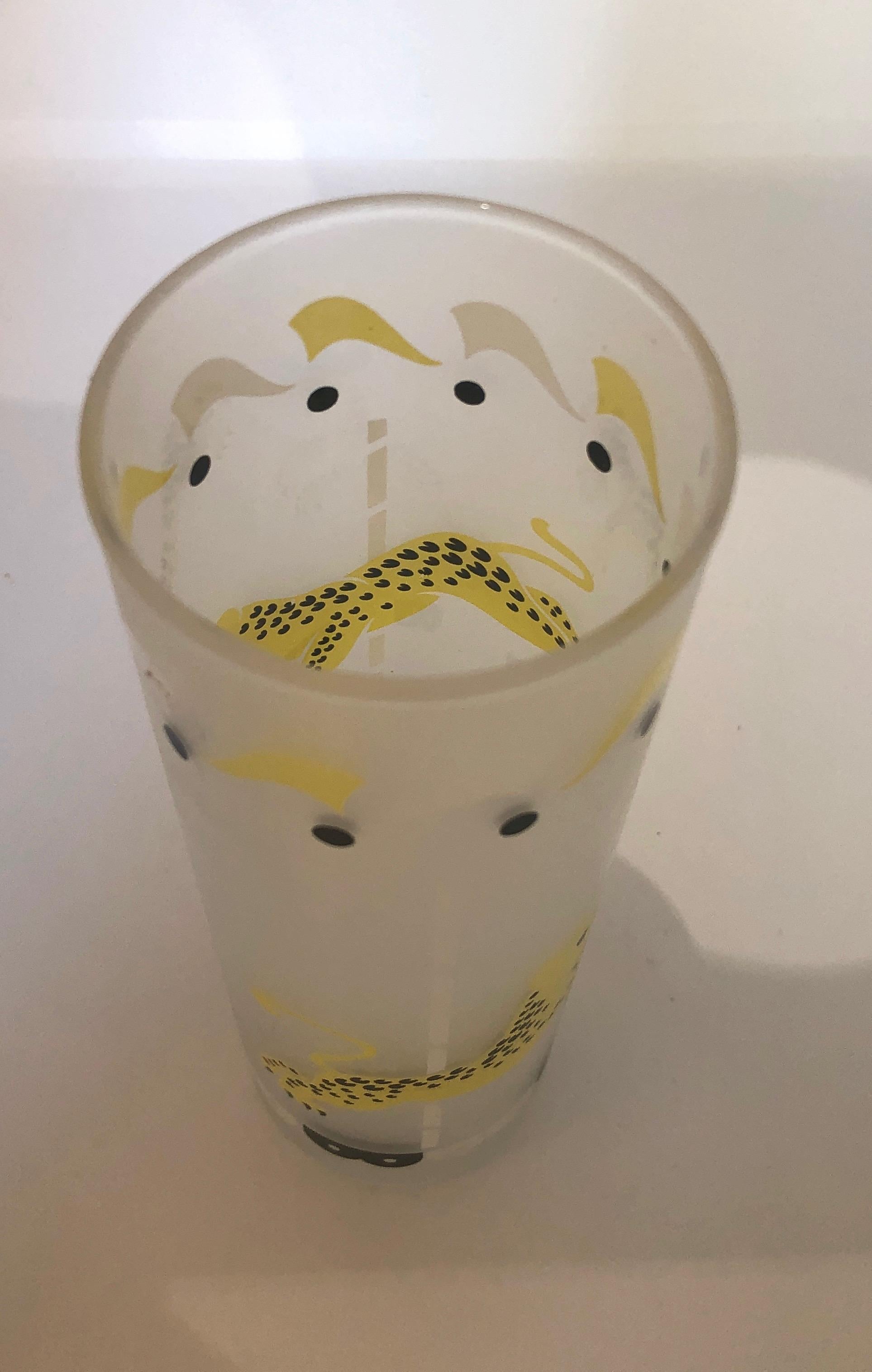 20th Century Set of Four Yellow, Blue, Black & White Frosted Zombie Carousel Cocktail Glasses For Sale