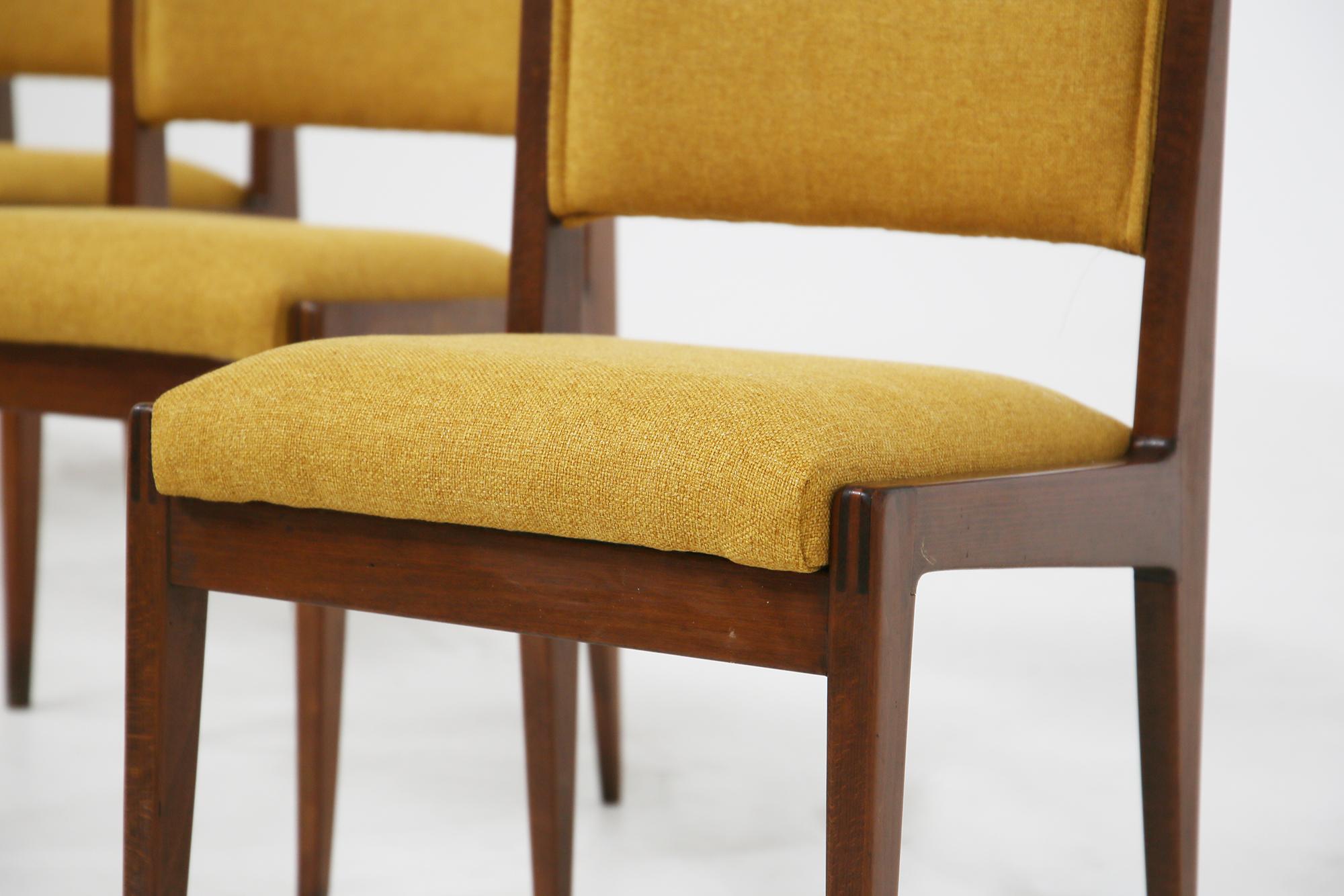 Set aus vier gelben Stühlen von Gianfranco Frattini für Bottega Ghianda, 1960er Jahre 3