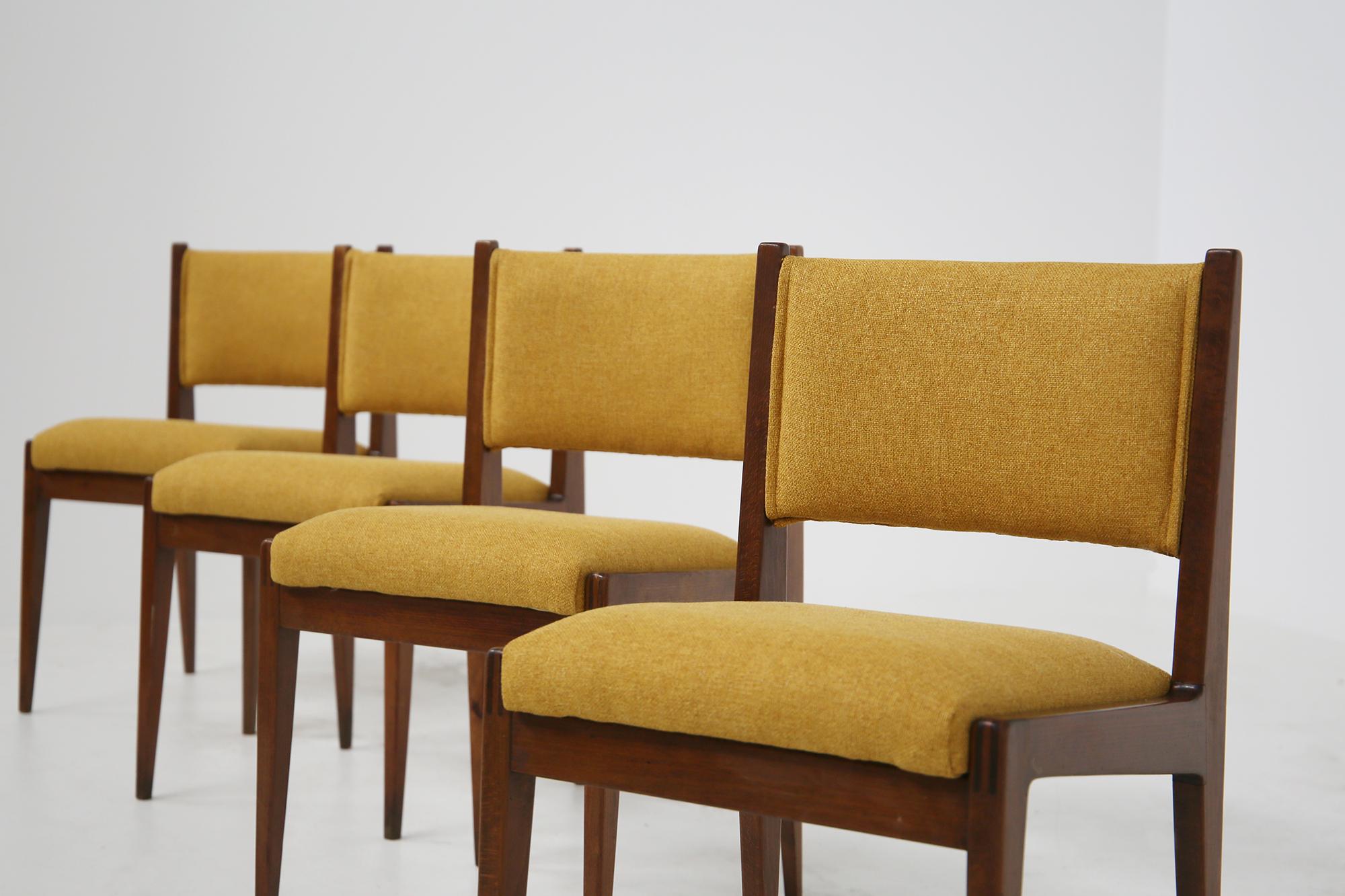 Set aus vier gelben Stühlen von Gianfranco Frattini für Bottega Ghianda, 1960er Jahre (Italienisch)