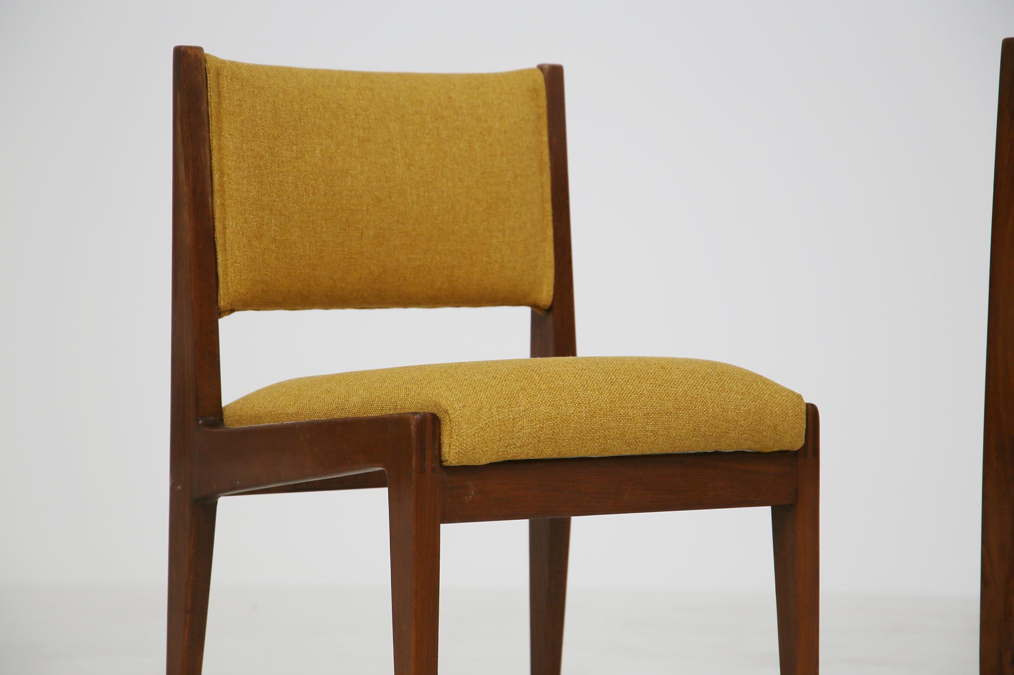 Set aus vier gelben Stühlen von Gianfranco Frattini für Bottega Ghianda, 1960er Jahre (Baumwolle)