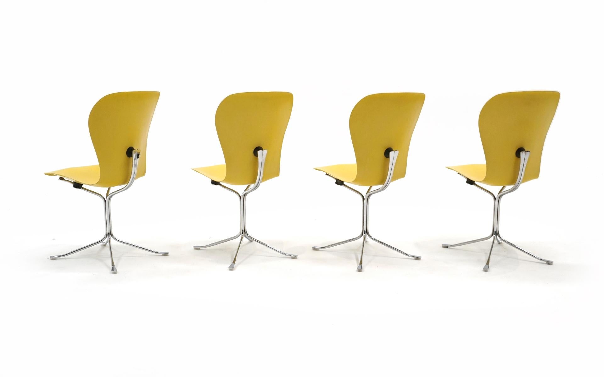 Set aus vier gelben Ion-Esszimmerstühlen von Gideon Kramer für den Space Needle (Gemalt) im Angebot