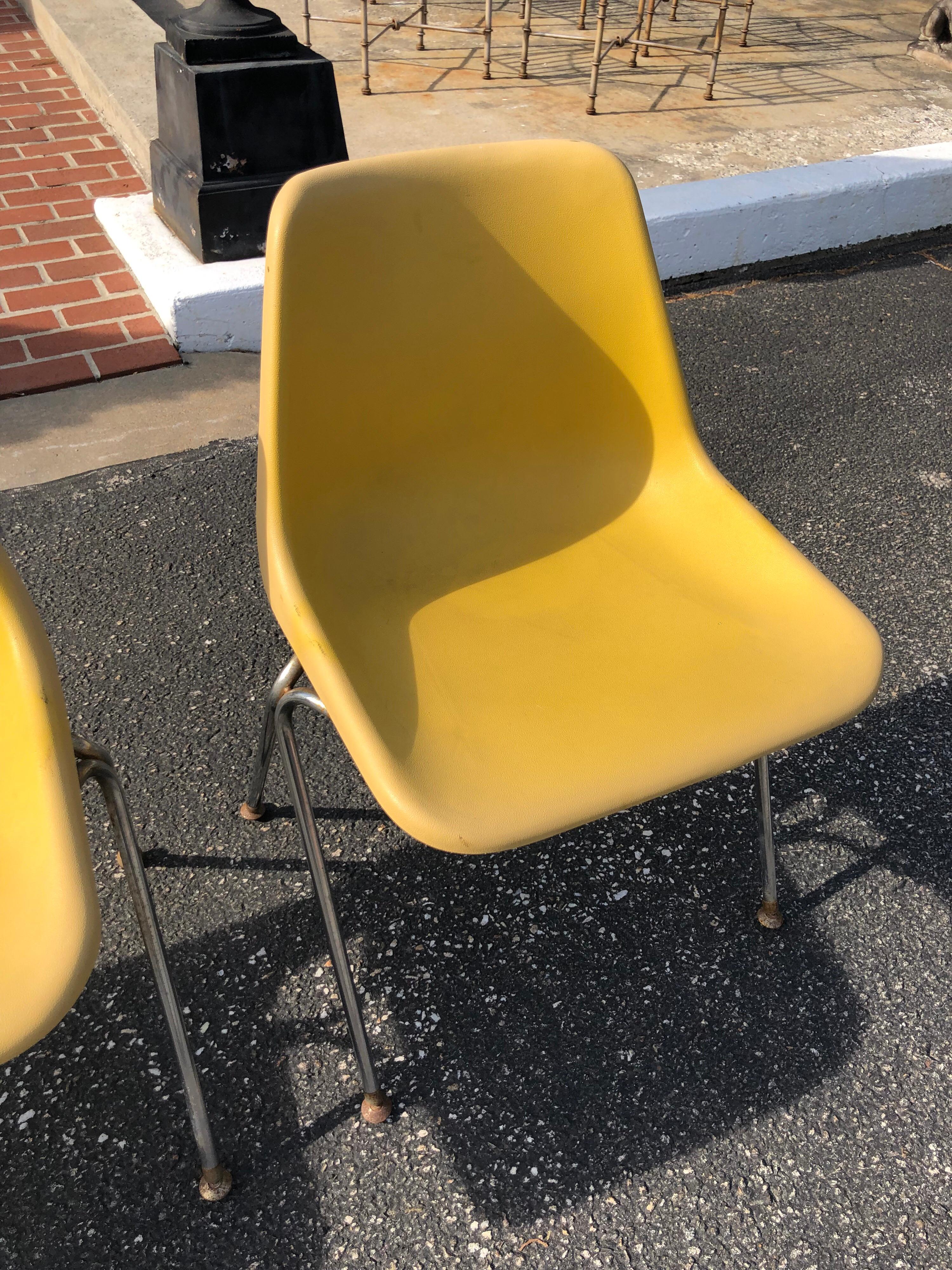 Set of Three Yellow Jon Stewart Stackable Shell Chairs In Fair Condition In Redding, CT