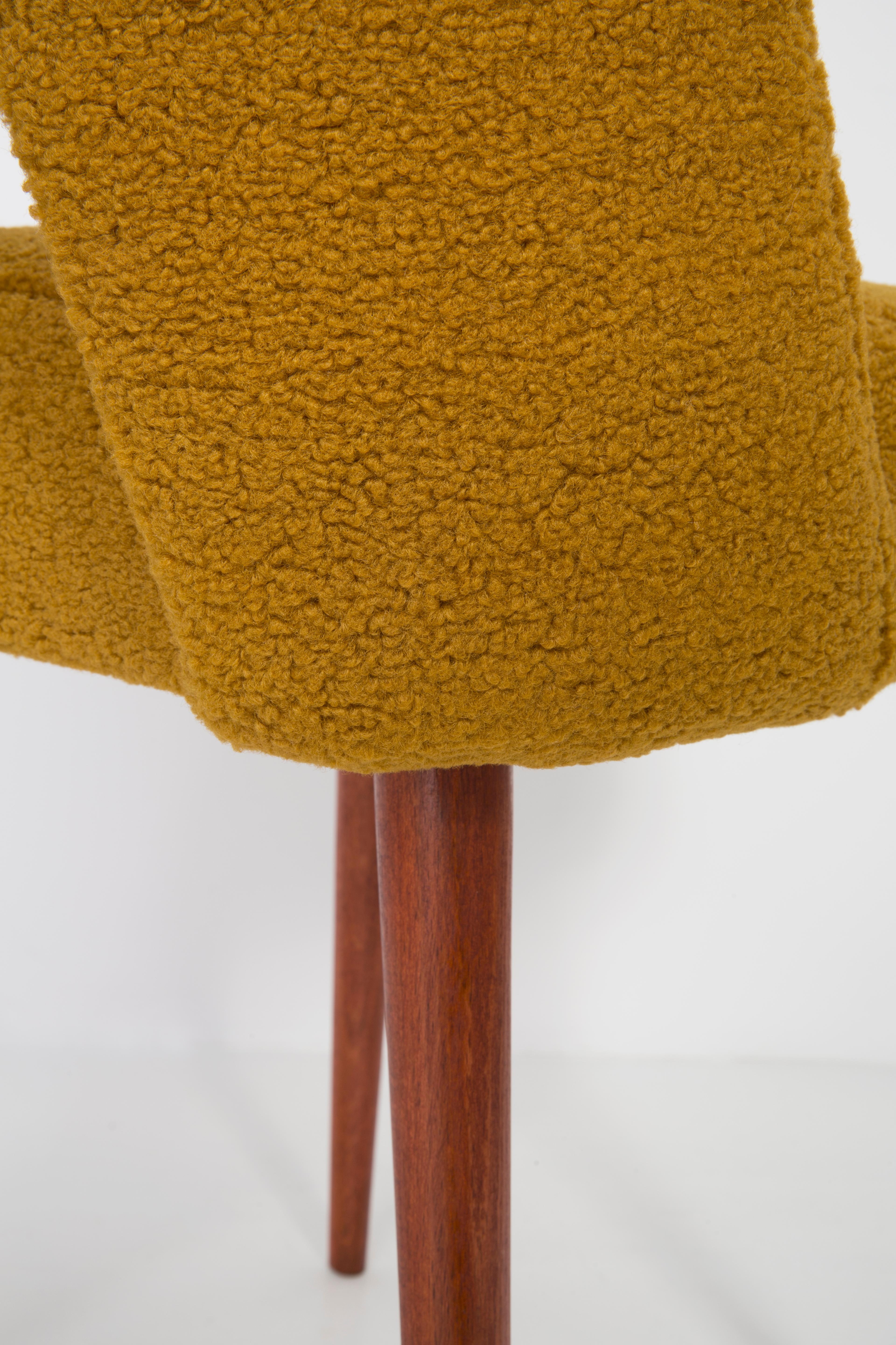 Set of Four Yellow Ochre Boucle 'Shell' Chairs, 1960s For Sale 4
