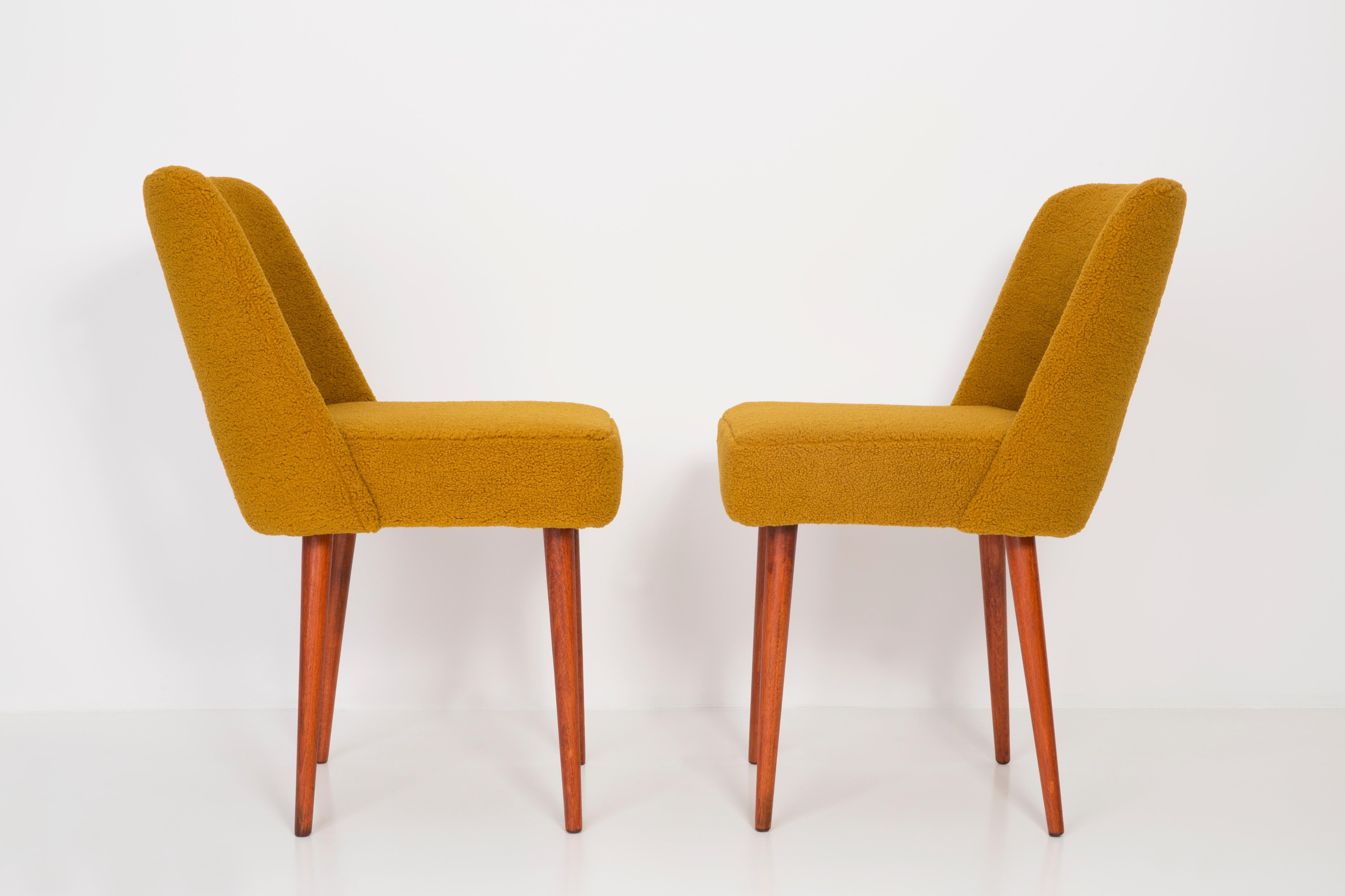Satz von vier gelben Ochre-Bouclé-Sesseln „Shell“, 1960er Jahre (Moderne der Mitte des Jahrhunderts) im Angebot