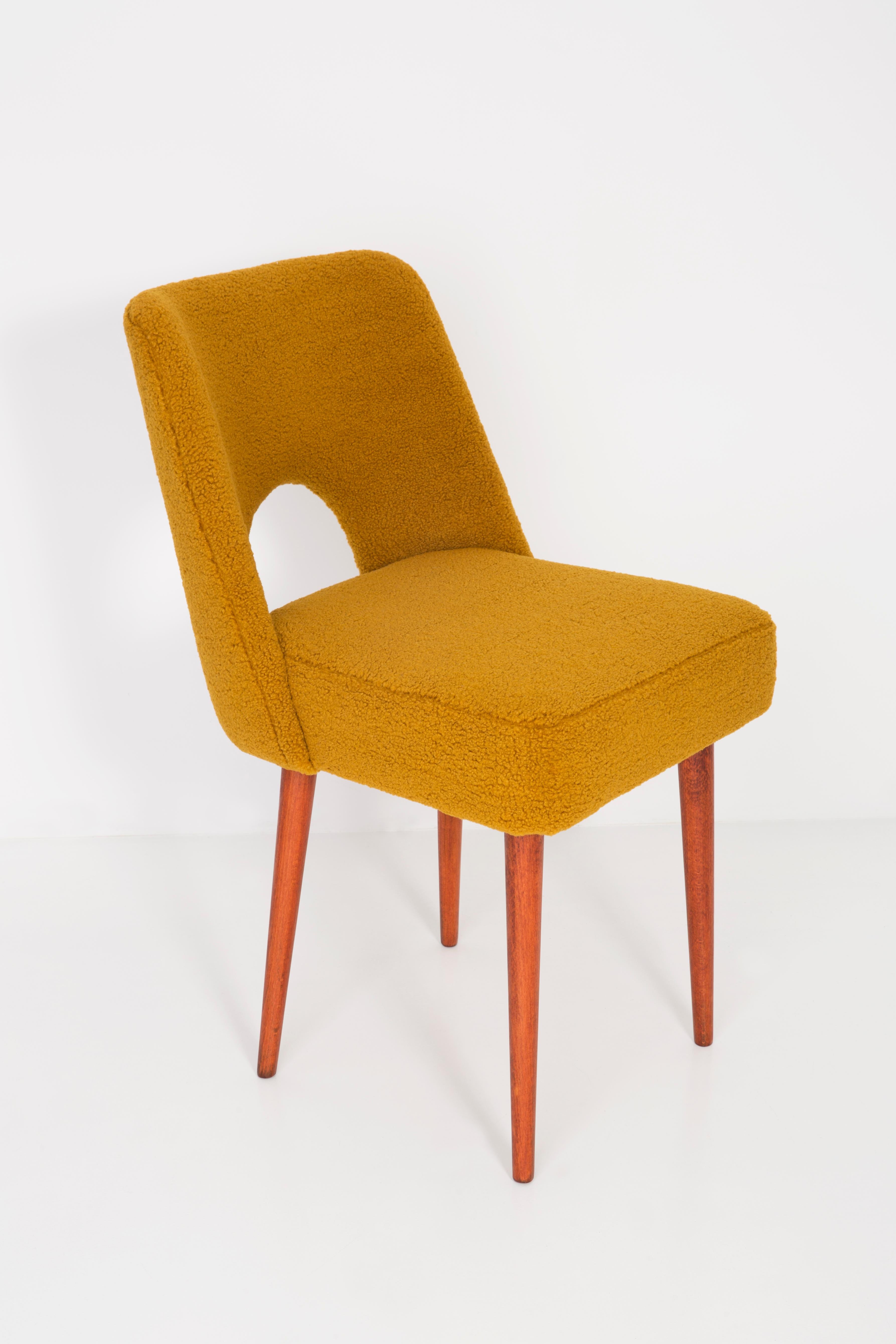Satz von vier gelben Ochre-Bouclé-Sesseln „Shell“, 1960er Jahre im Angebot 1