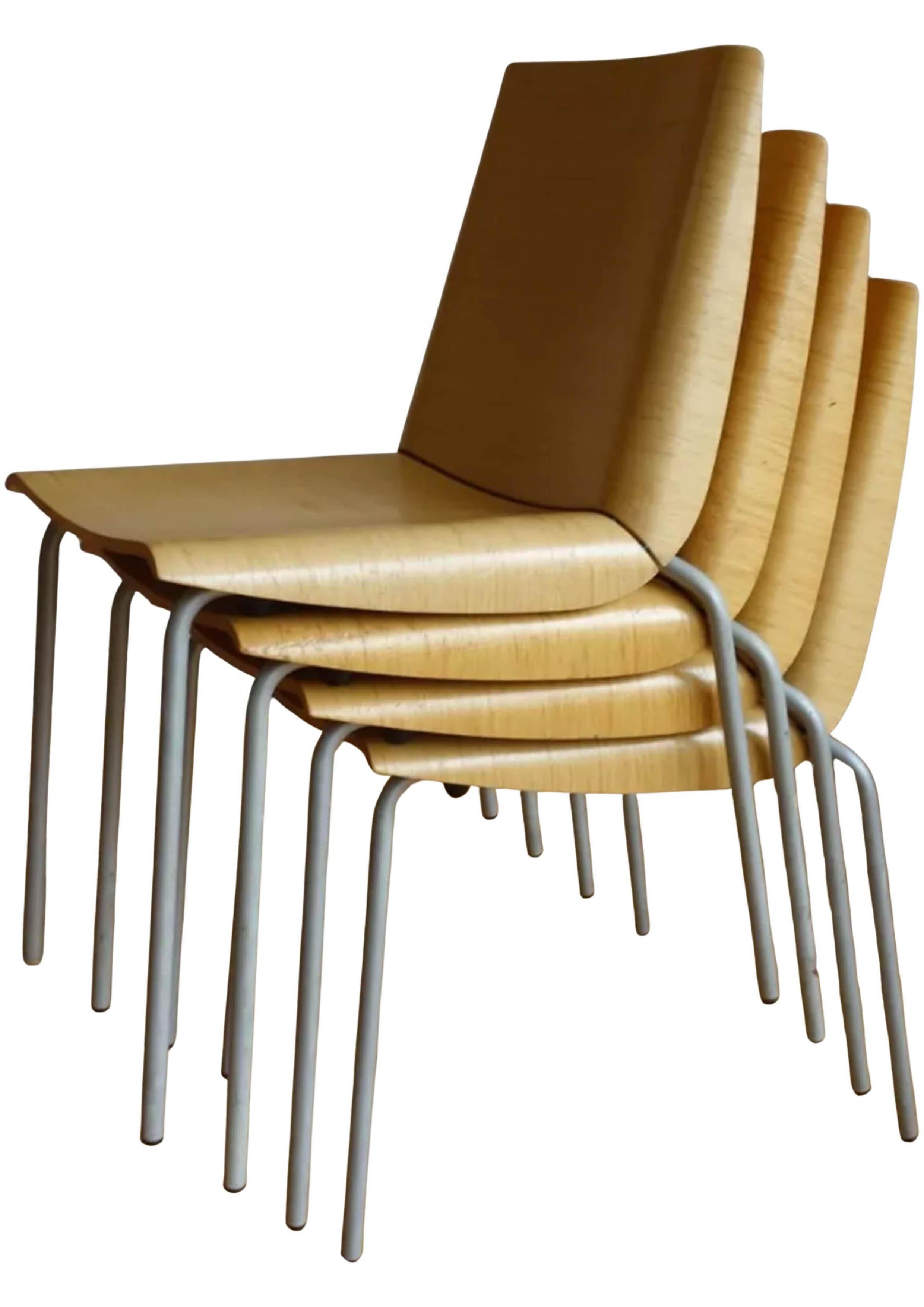 Chaise empilable en contreplaqué courbé italien Millefoglie Plank Designed by Cisotti And Laub Made in Italy 1990's Four Chairs In Set

Chaise Millefoglie modèle 1620-20 / Cachet du fabricant à l'arrière de la chaise. Conçu par Biagio Cisotti,