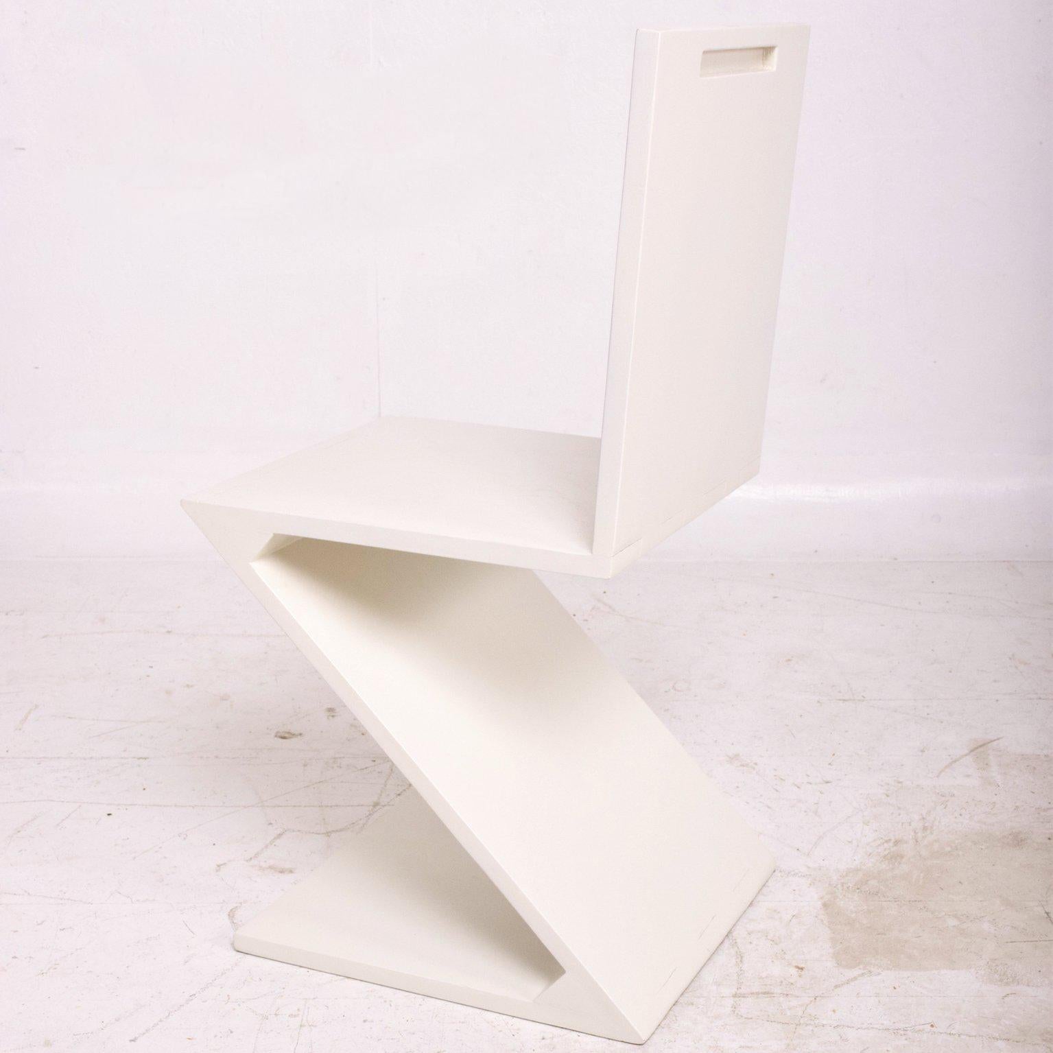 Set of Four Zig Zag Chairs in White Color In Good Condition In Chula Vista, CA