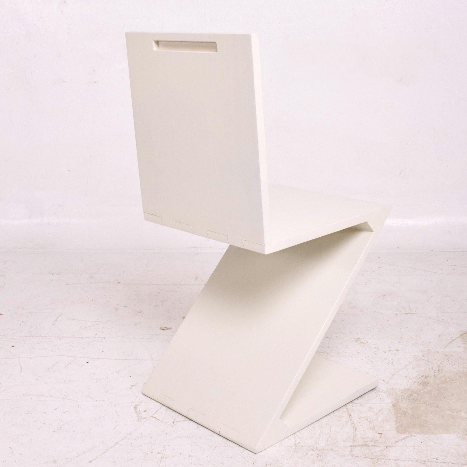 Set of Four Zig Zag Chairs in White Color 1