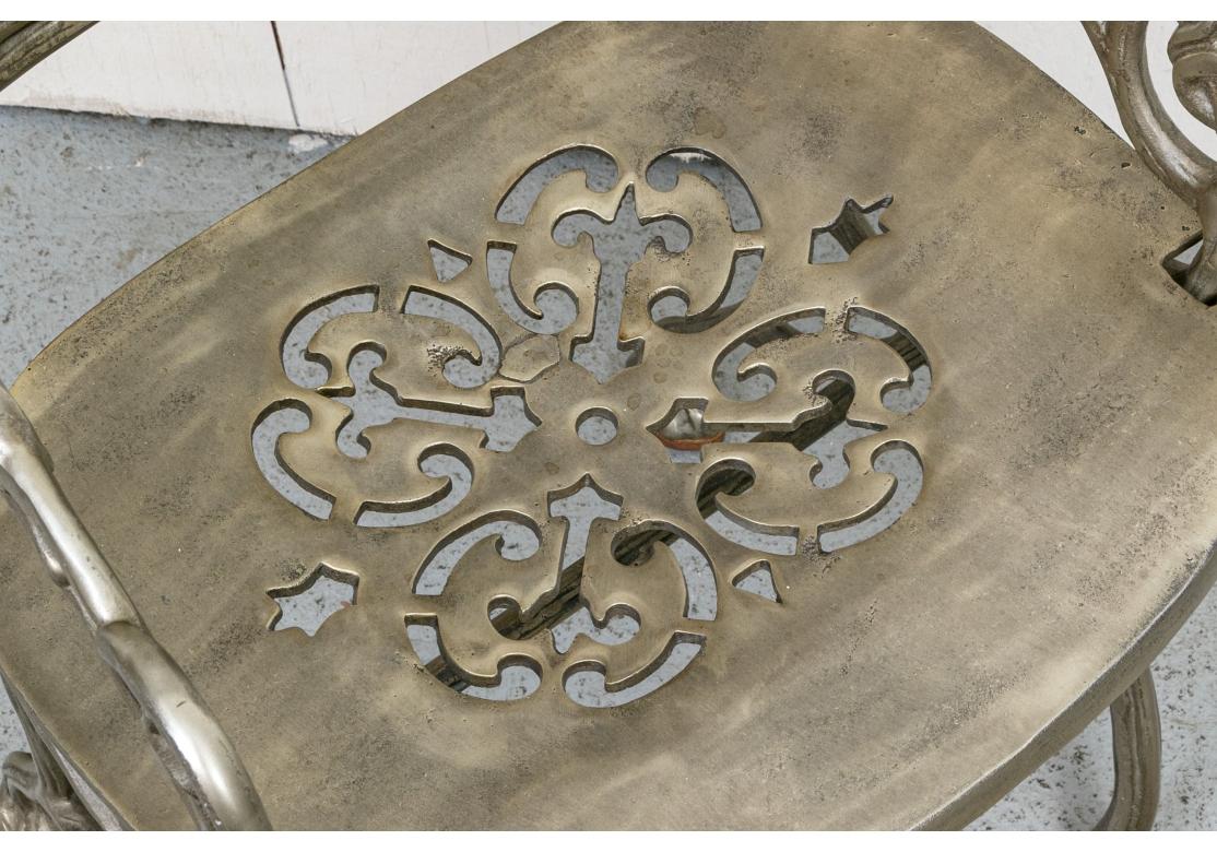 Ensemble de quatre fauteuils de jardin en finition zinc en vente 6