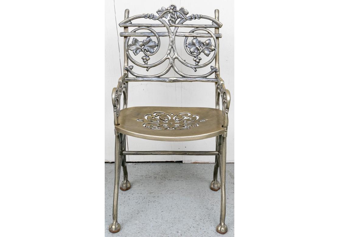 Ensemble de quatre fauteuils de jardin en finition zinc en vente 7