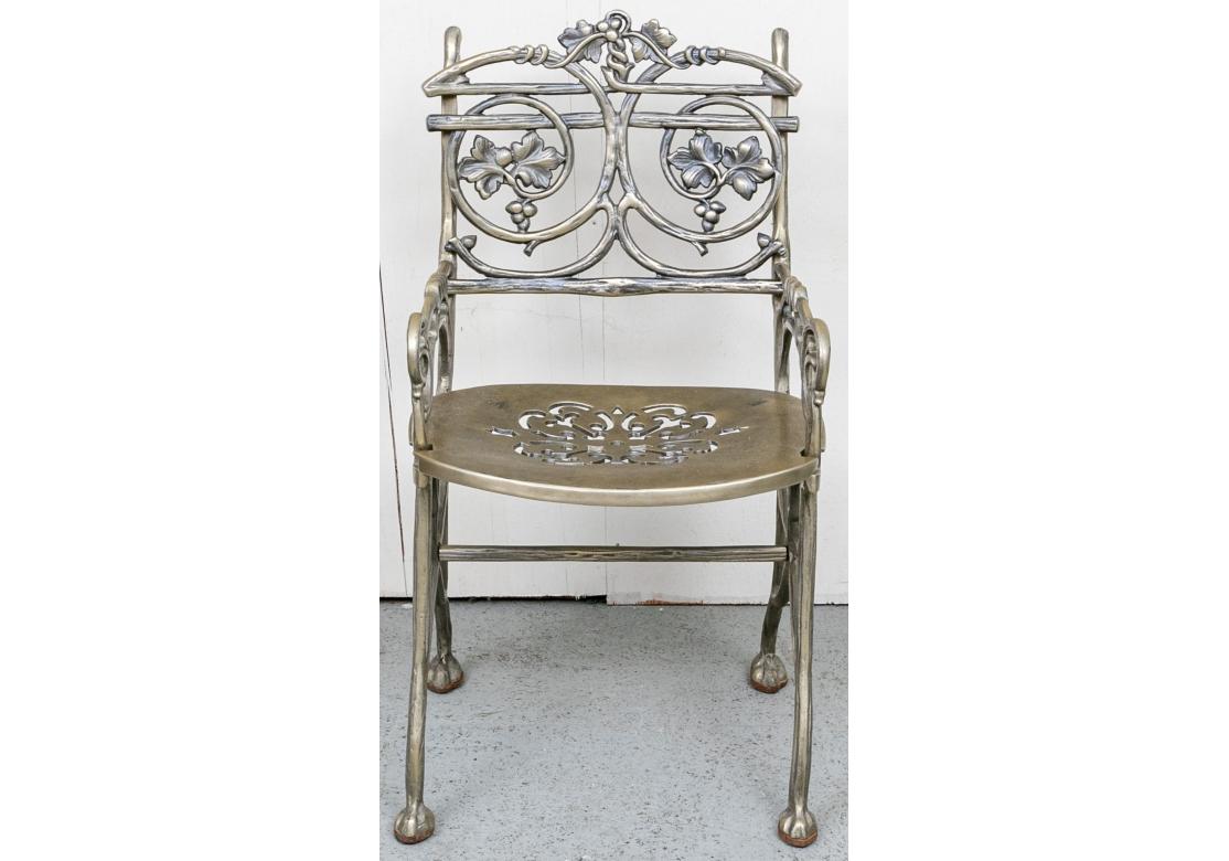 Ensemble de quatre fauteuils de jardin en finition zinc en vente 10
