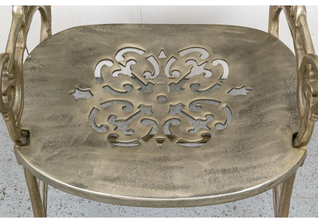 Ensemble de quatre fauteuils de jardin en finition zinc en vente 11