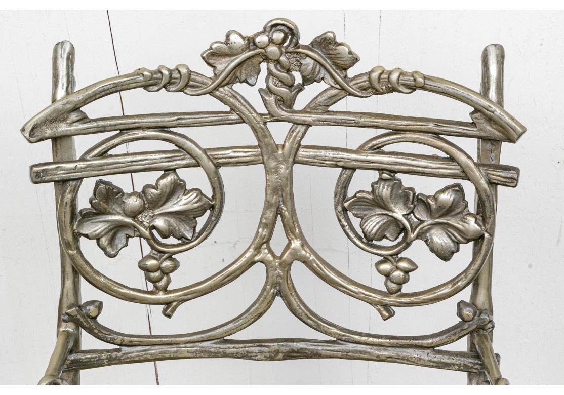 Ensemble de quatre fauteuils de jardin en finition zinc en vente 13