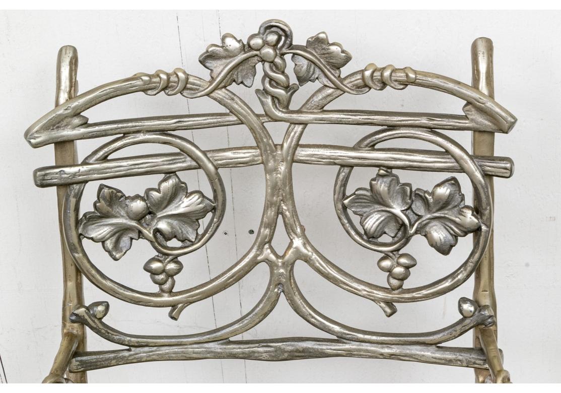 Ensemble de quatre fauteuils de jardin en finition zinc en vente 14