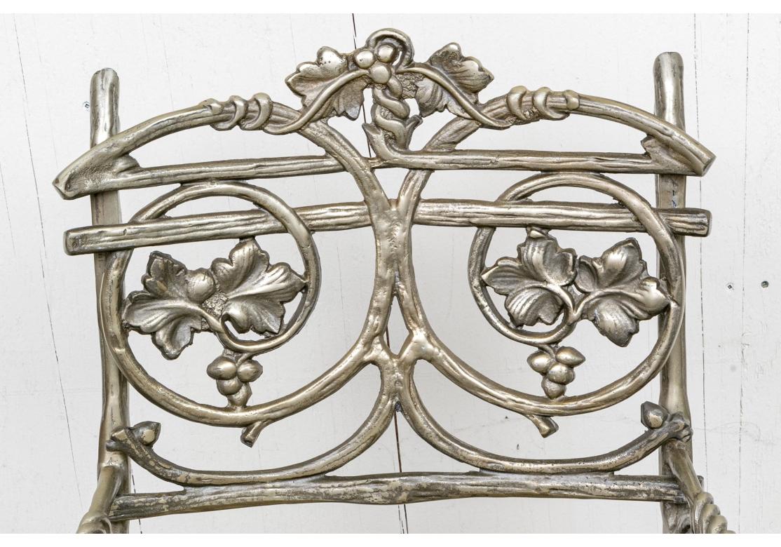 Ensemble de quatre fauteuils de jardin en finition zinc Bon état - En vente à Bridgeport, CT