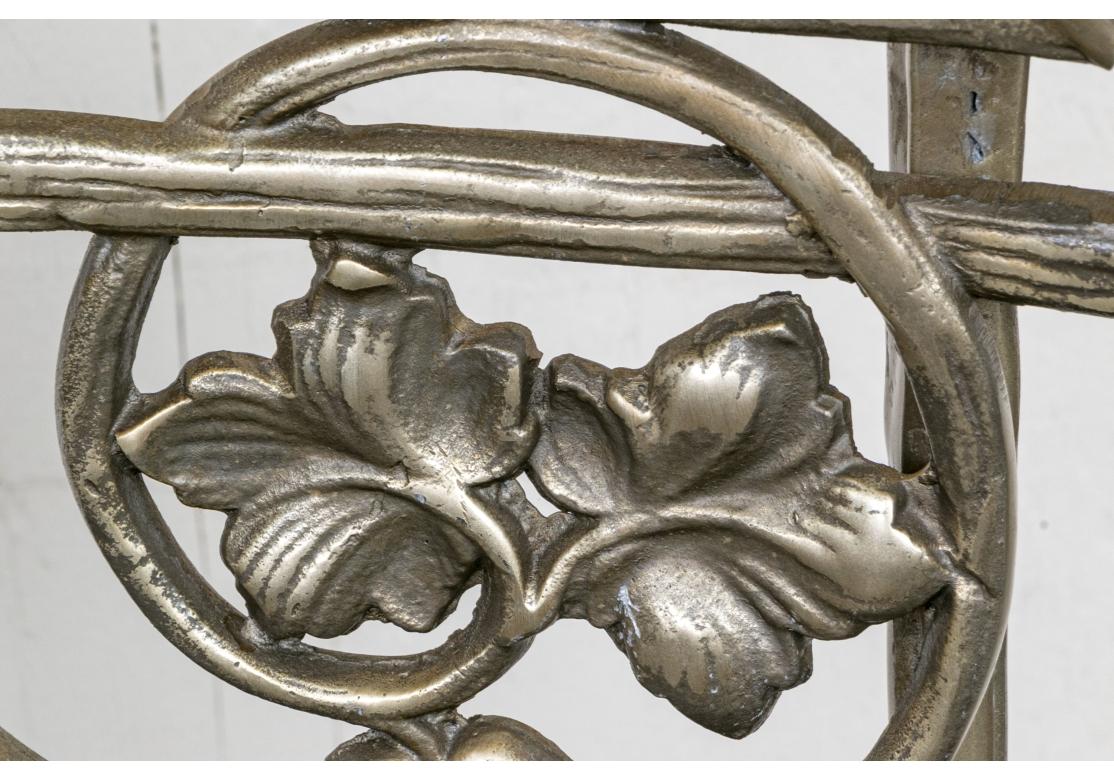 Ensemble de quatre fauteuils de jardin en finition zinc en vente 3