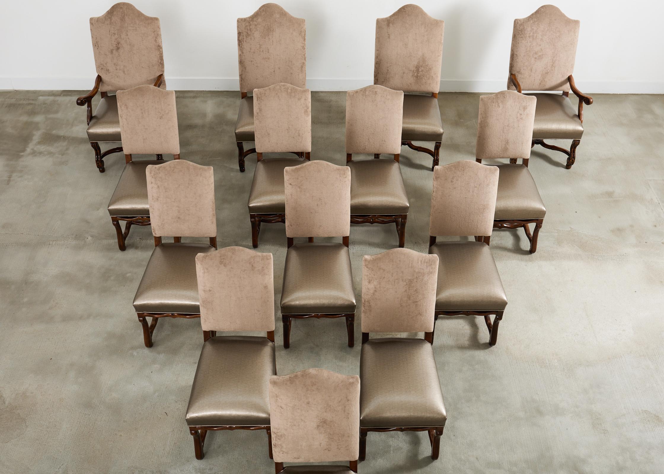 Américain Ensemble de quatorze chaises de salle à manger Os de Mouton de style baroque en vente
