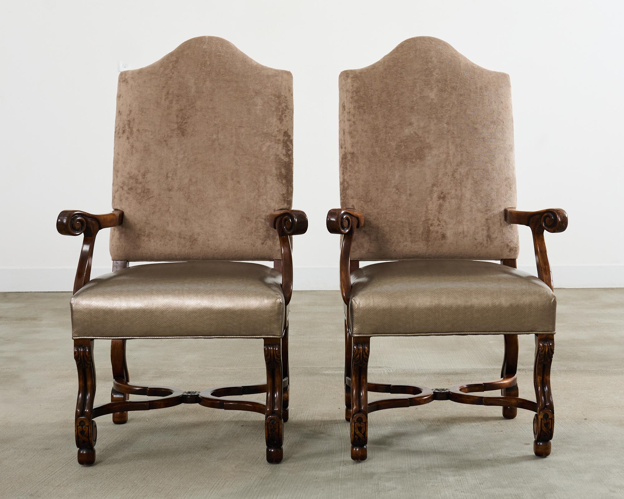 Fait main Ensemble de quatorze chaises de salle à manger Os de Mouton de style baroque en vente