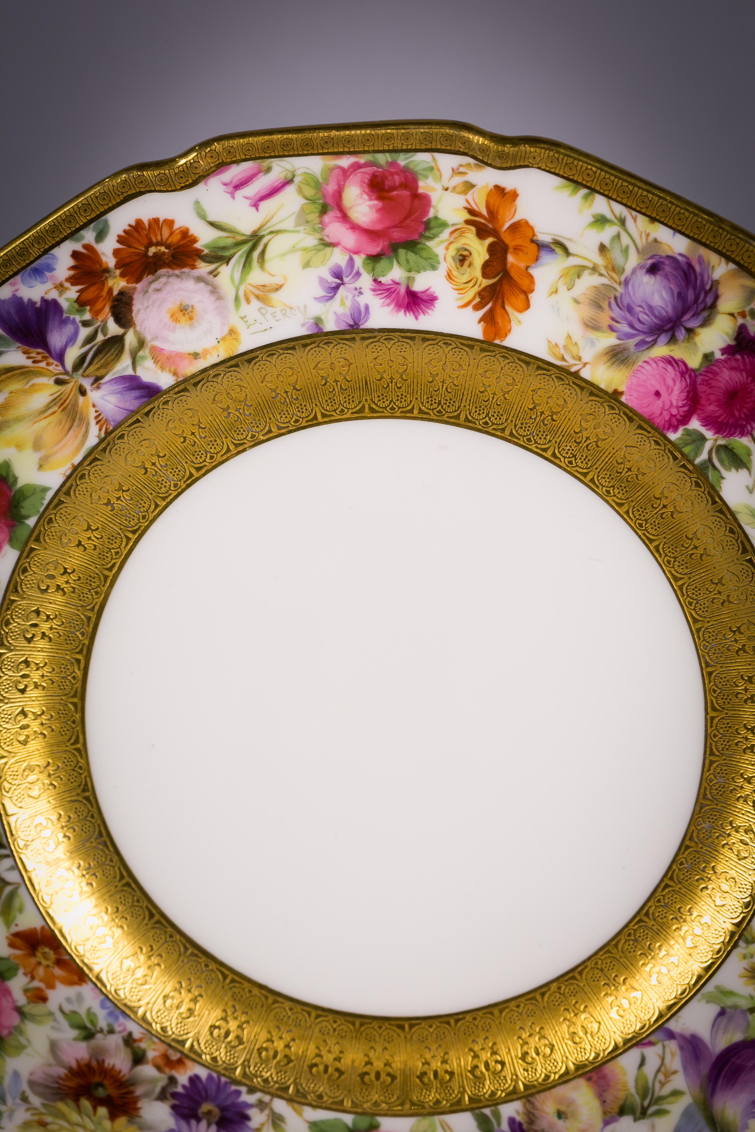 Set of Fourteen English Porcelain Dessert Plates, Royal Doulton, circa 1890 In Good Condition For Sale In New York, NY